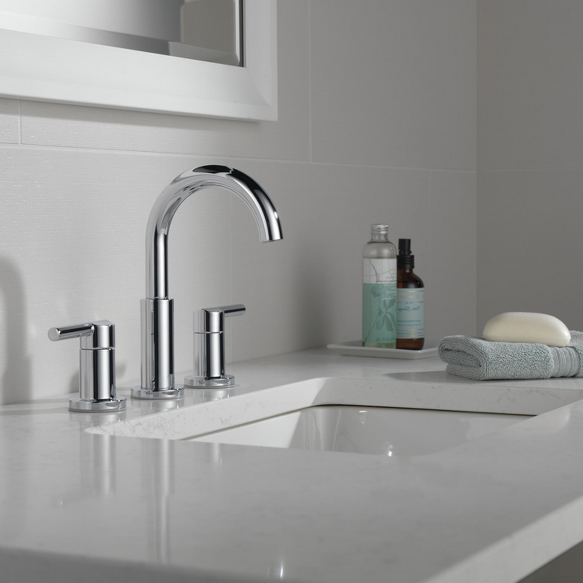 NICOLI® TWO-HANDLE WIDESPREAD ARC SPOUT BATHROOM FAUCET - robinsonco.ca