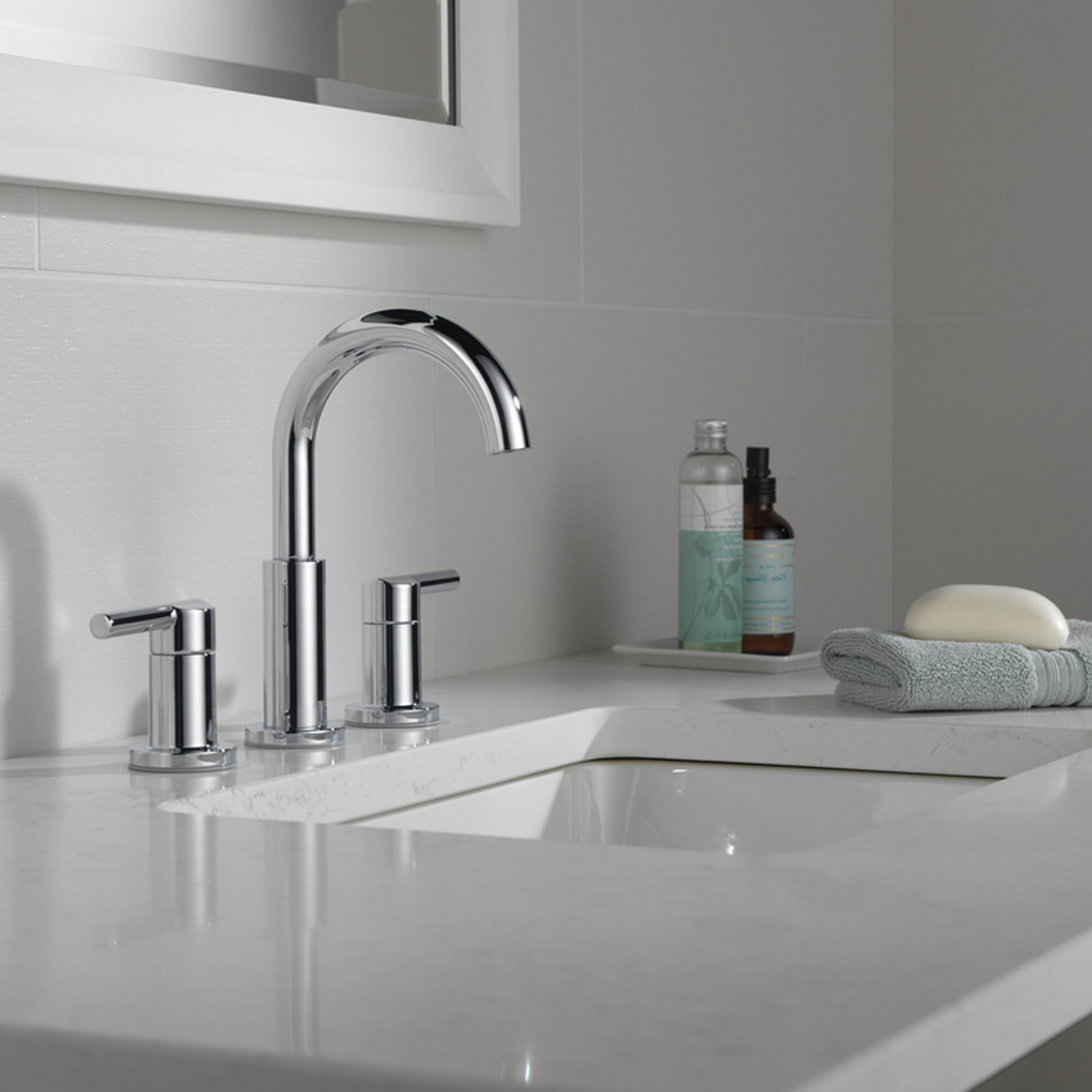 NICOLI® TWO-HANDLE WIDESPREAD ARC SPOUT BATHROOM FAUCET - robinsonco.ca