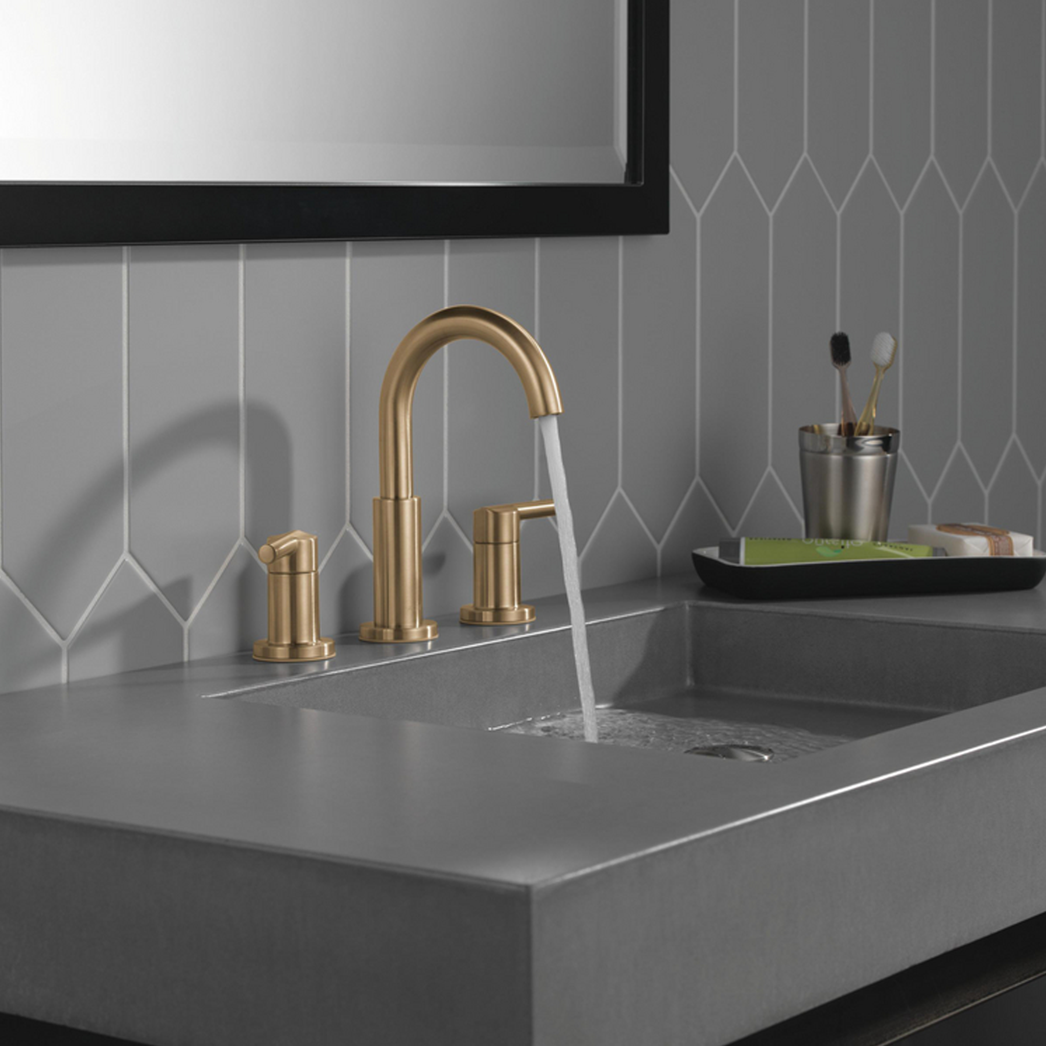 NICOLI® TWO-HANDLE WIDESPREAD ARC SPOUT BATHROOM FAUCET - robinsonco.ca