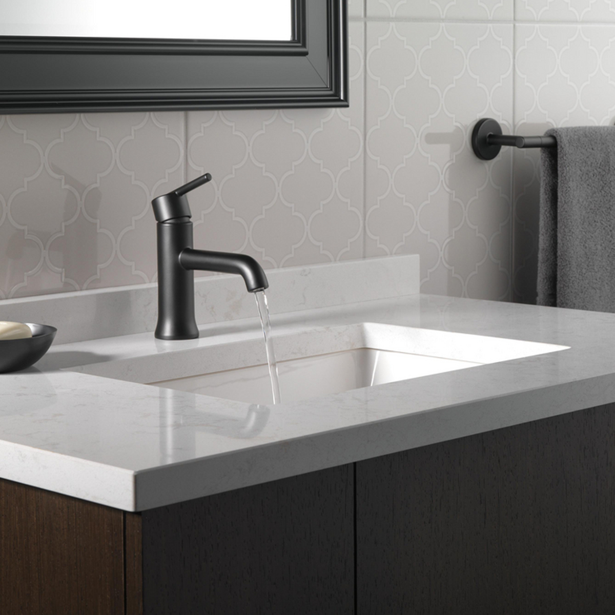 TRINSIC® SINGLE HANDLE BATHROOM FAUCET - robinsonco.ca