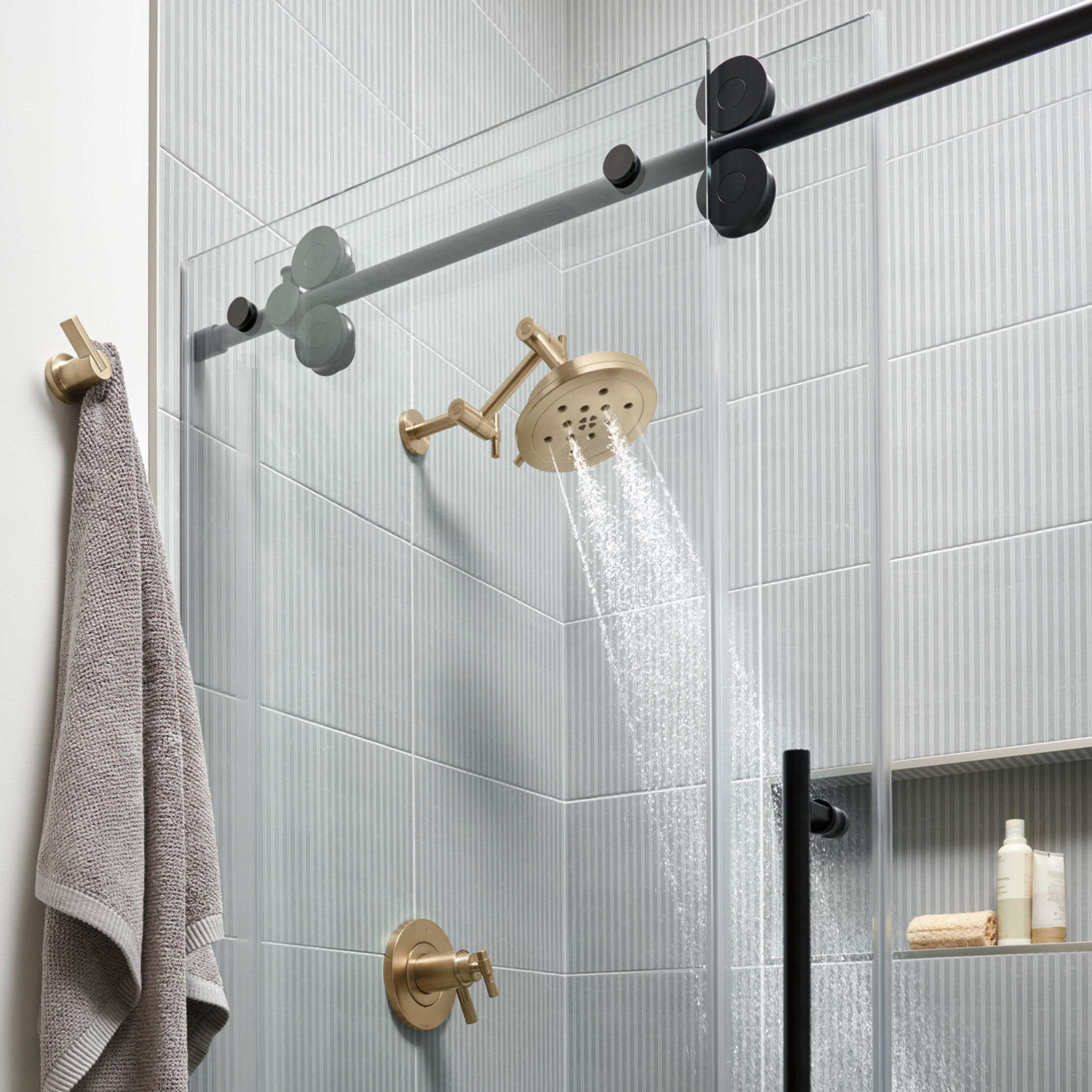 LITZE® 4-FUNCTION RAINCAN SHOWER HEAD WITH H2OKINETIC® TECHNOLOGY - robinsonco.ca