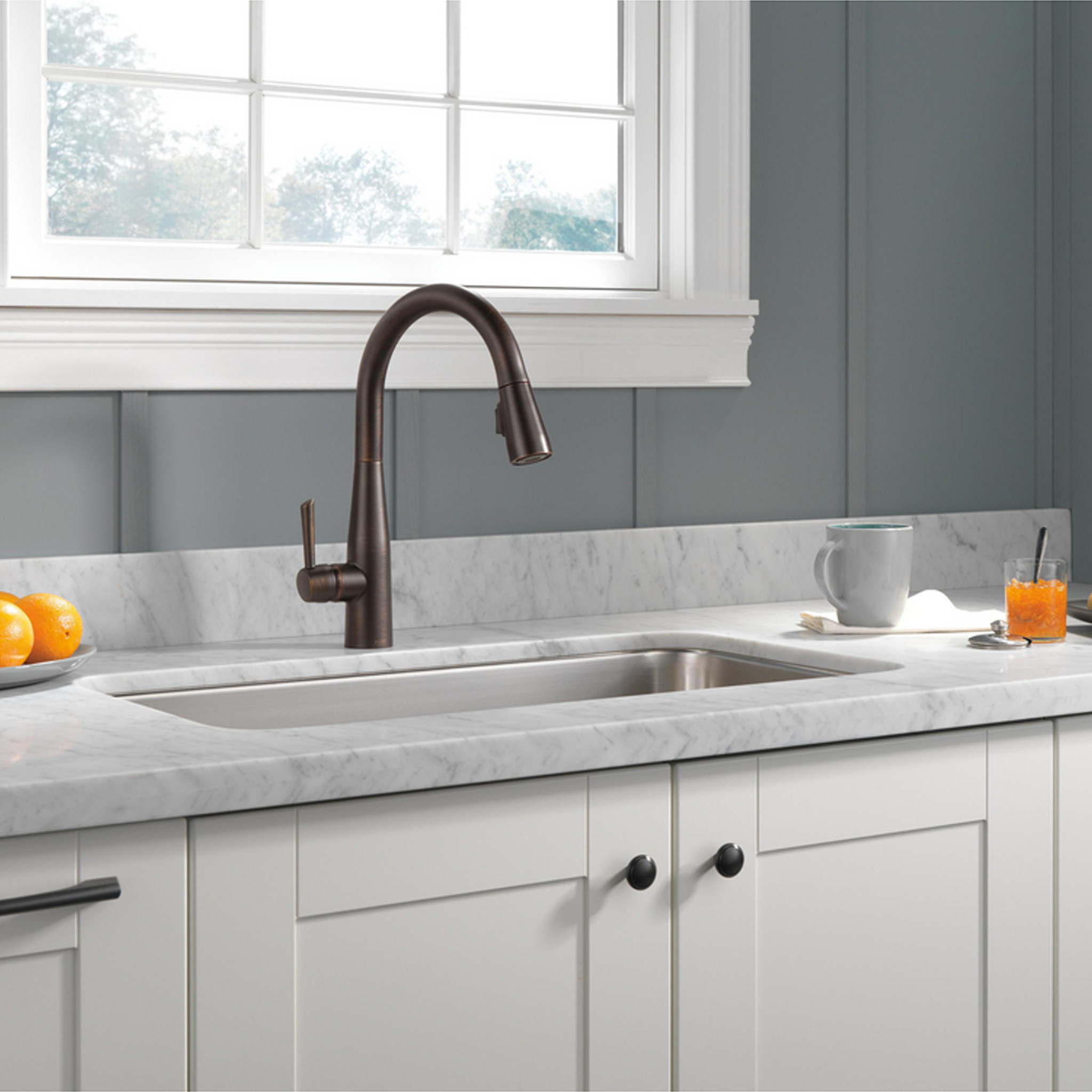 ESSA SINGLE HANDLE PULL-DOWN KITCHEN FAUCET - robinsonco.ca