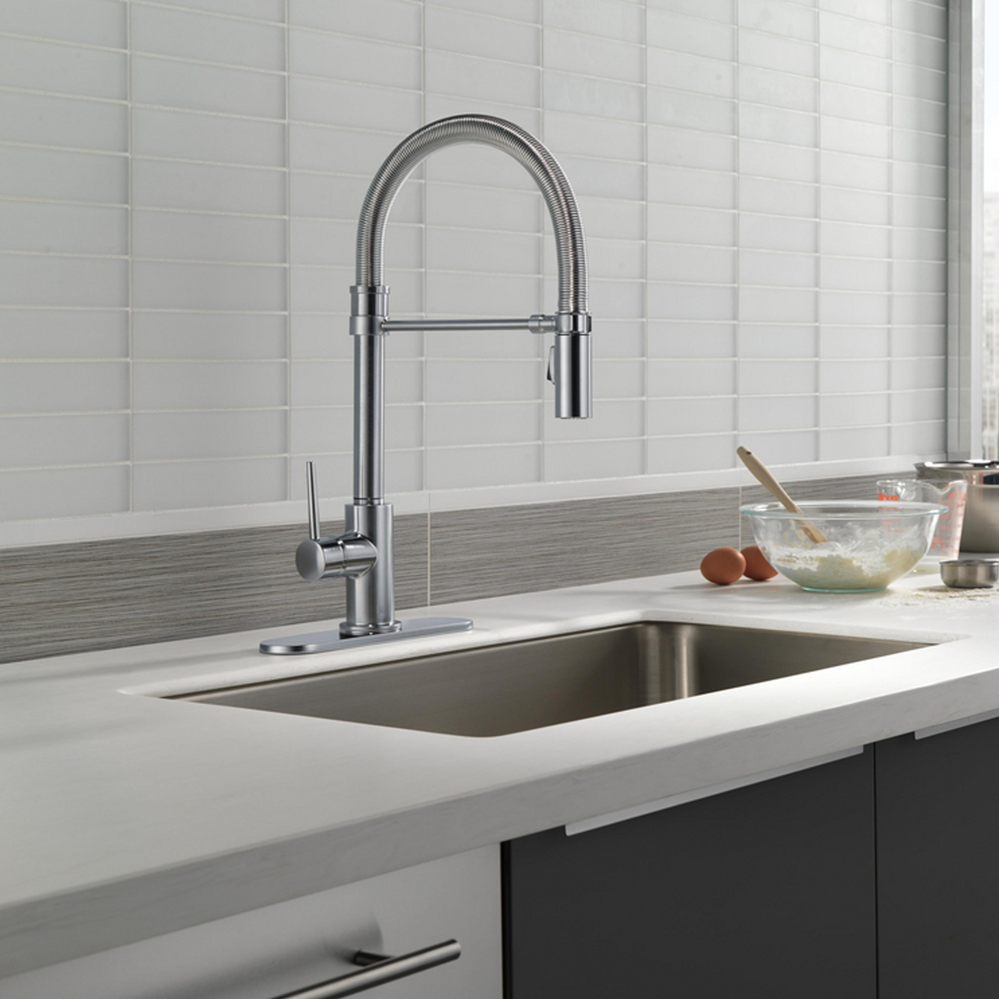 TRINSIC® SINGLE HANDLE PULL DOWN KITCHEN FAUCET WITH SPRING SPOUT - robinsonco.ca