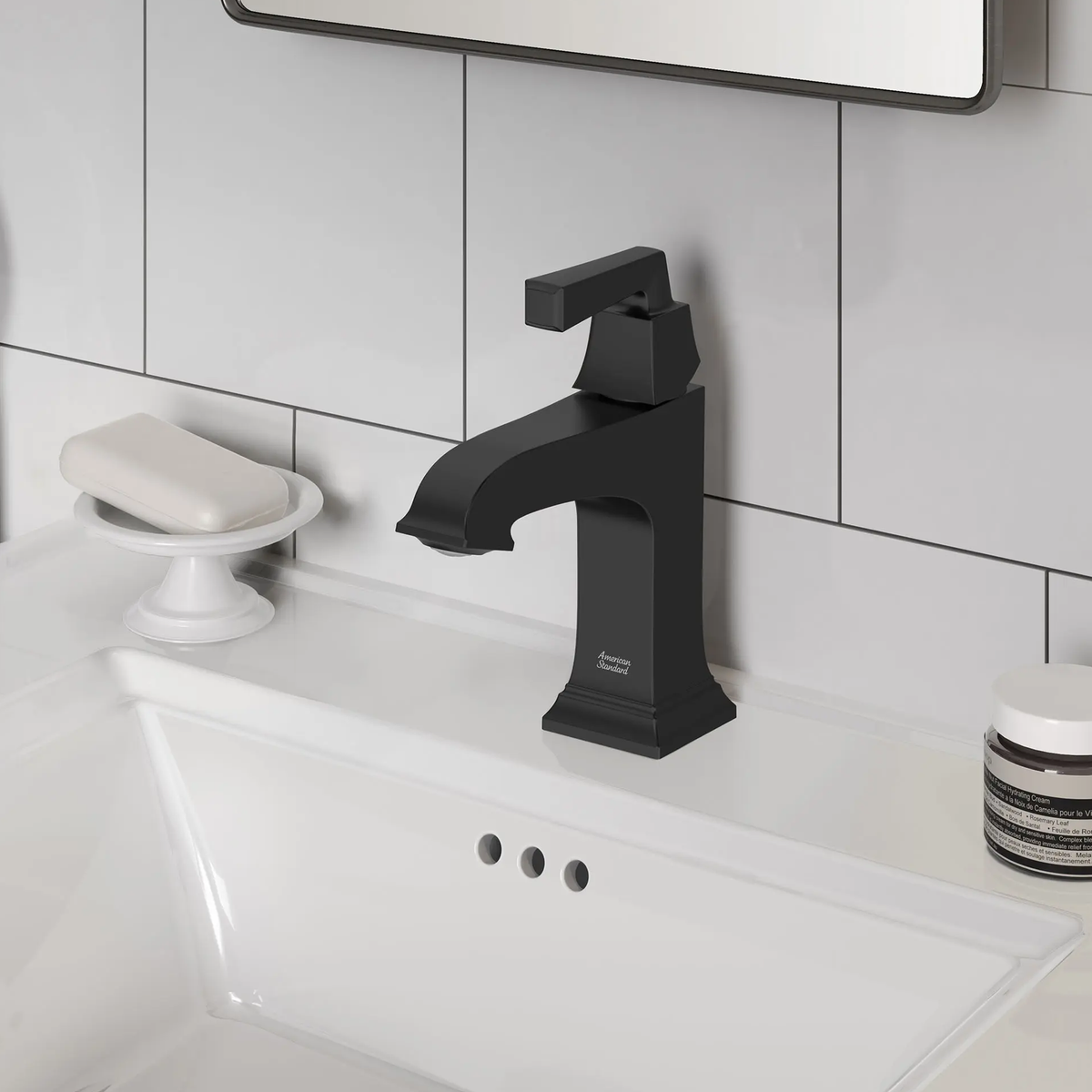TOWN SQUARE SINGLE-HANDLE FAUCET WITH PUSH DRAIN