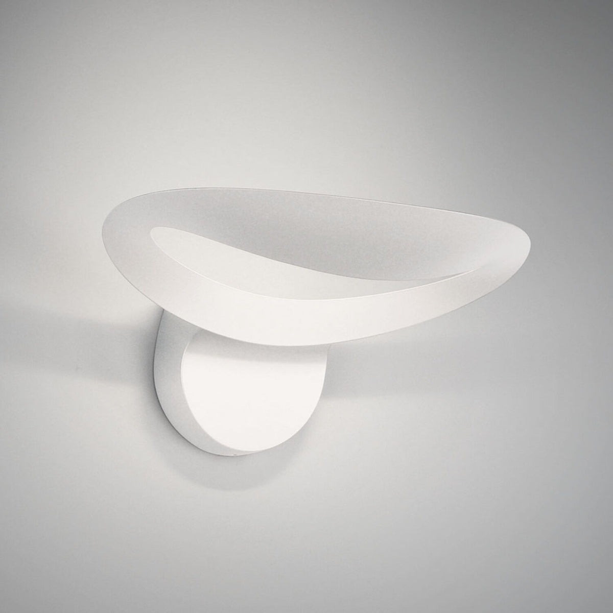 MESMERI 2700K LED WALL SCONCE LIGHT, 0918W - robinsonco.ca