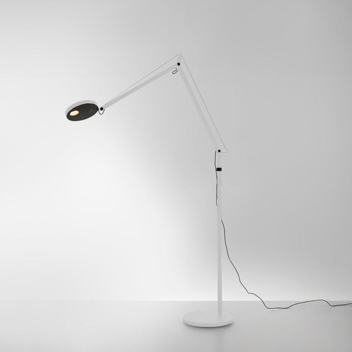 DEMETRA 2700K LED FLOOR LAMP, DEMF27K - robinsonco.ca