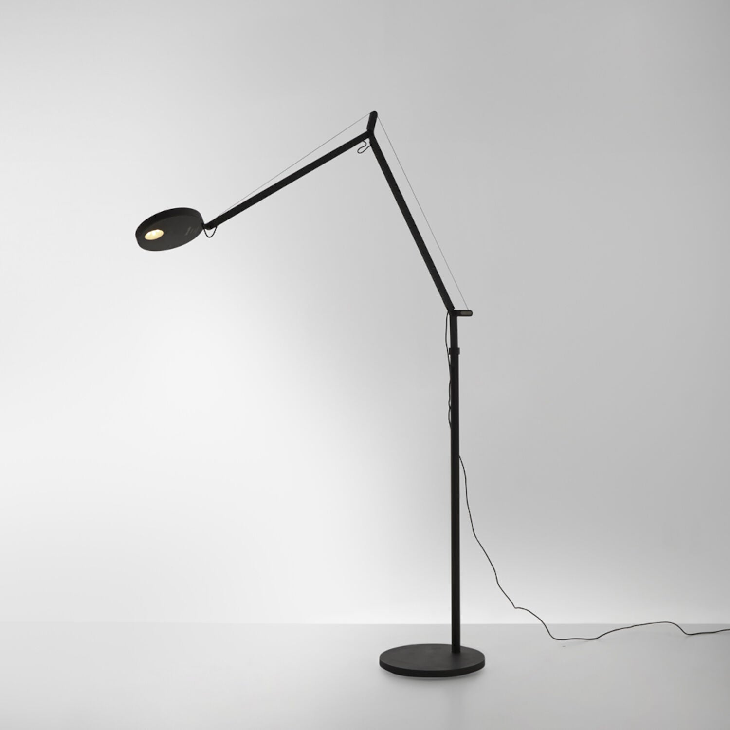 DEMETRA 3000K LED FLOOR LAMP, DEMF30K - robinsonco.ca