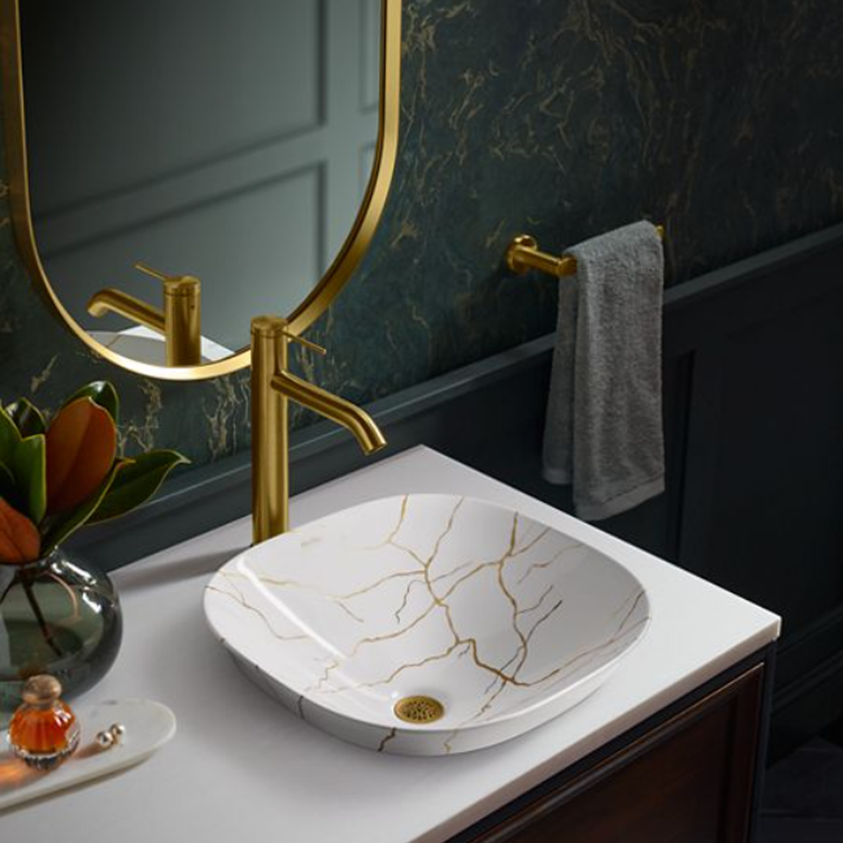 AUREUS SQUARE VESSEL BATHROOM SINK - NO OVERFLOW - robinsonco.ca