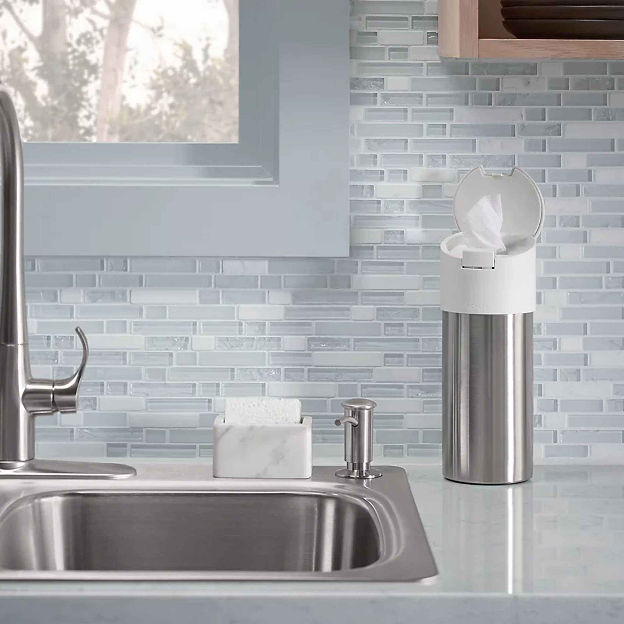 CONTEMPORARY DESIGN SOAP / LOTION DISPENSER - robinsonco.ca