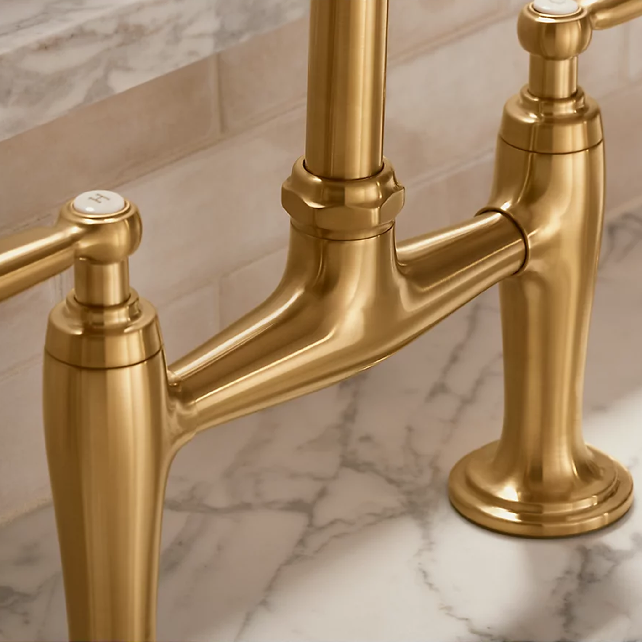 EDALYN™ BRIDGE FAUCET WITH SIDE SPRAY - robinsonco.ca