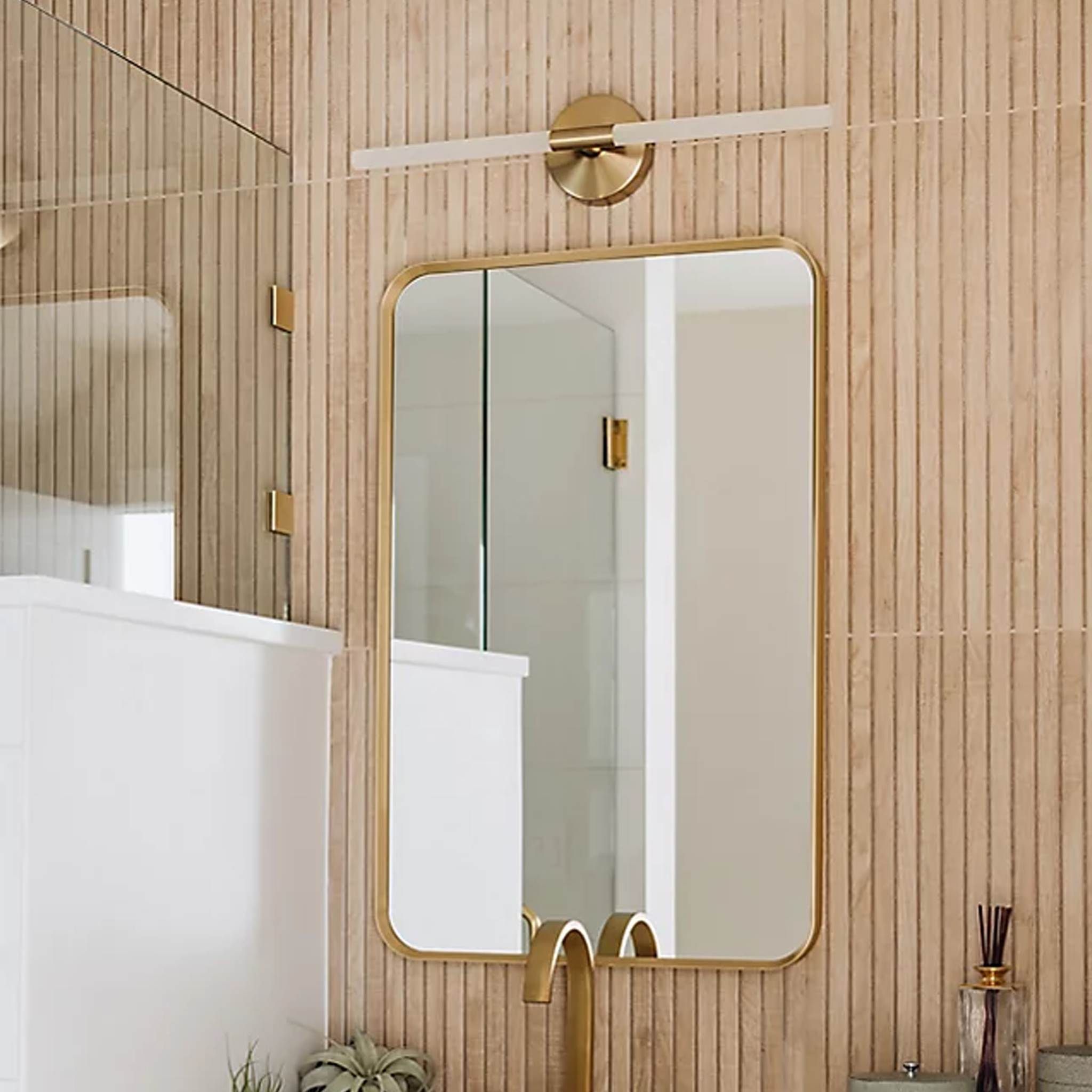 ESSENTIAL RECTANGULAR FRAMED MIRROR - robinsonco.ca