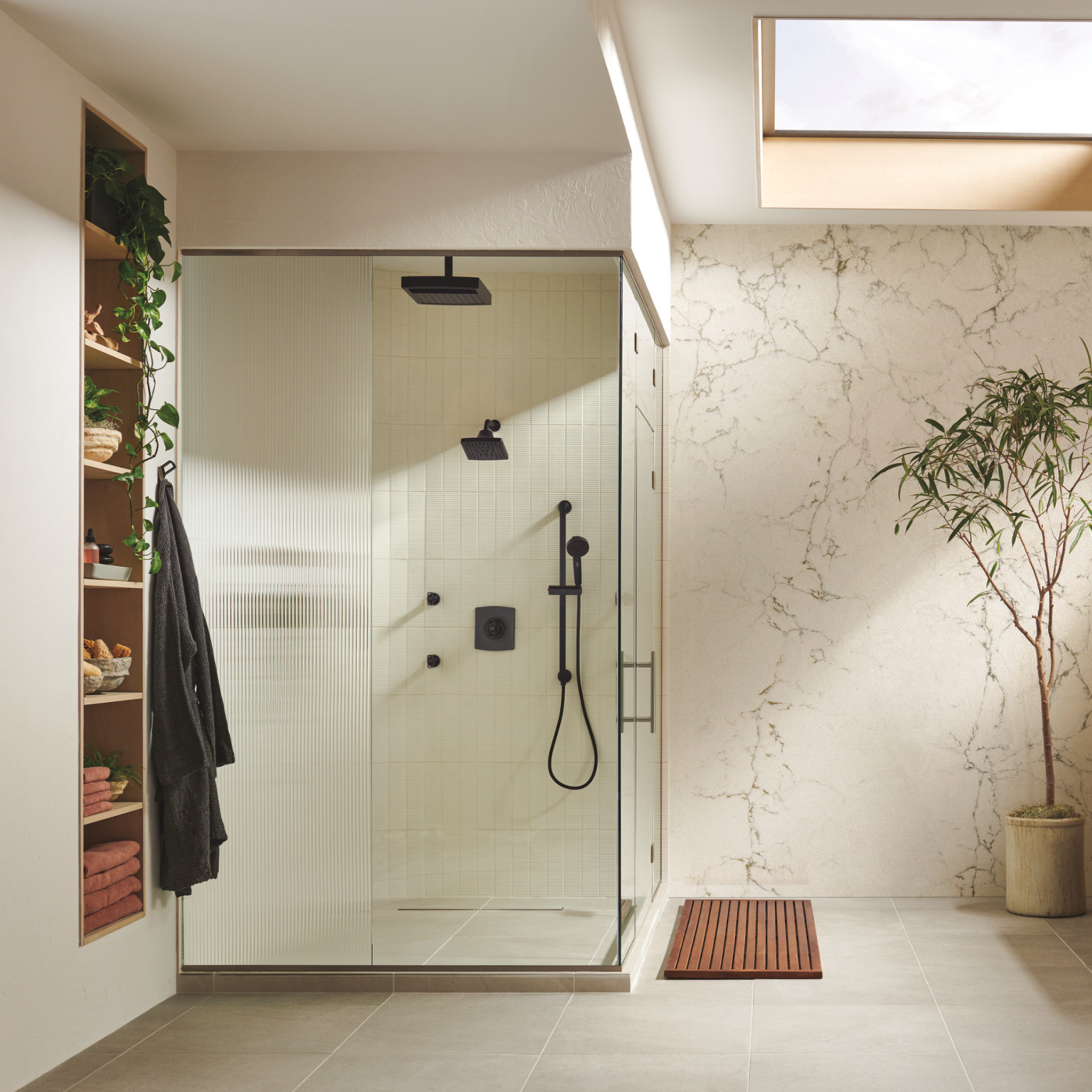 ESSENTIAL™ SHOWER SERIES 7" LINEAR SQUARE H2OKINETIC® MULTI-FUNCTION WALL MOUNT SHOWERHEAD - robinsonco.ca