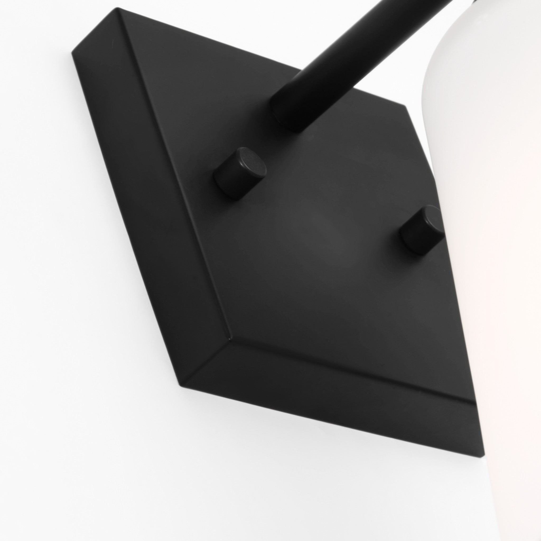 MILES VANITY LIGHT (MULTIPLE SIZES) - robinsonco.ca