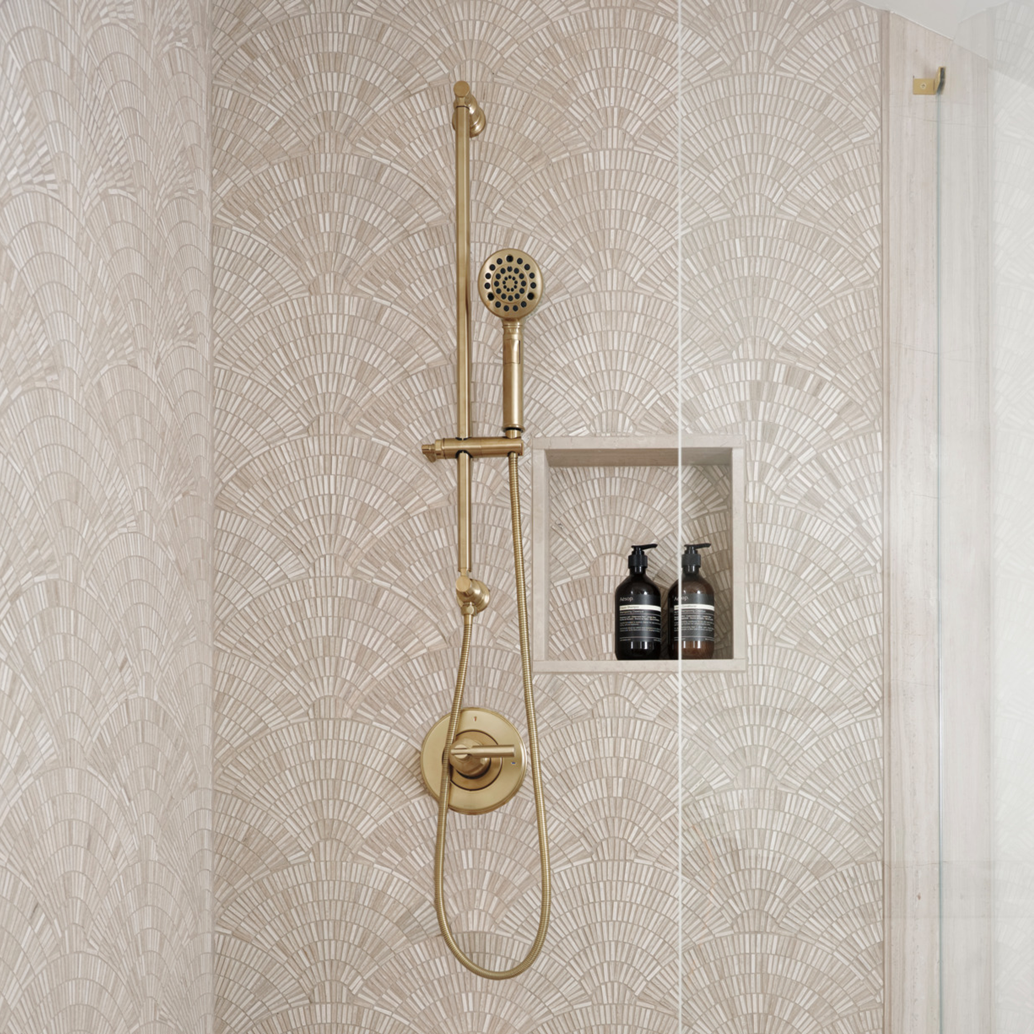 INVARI H2OKINETIC® MULTI-FUNCTION SLIDE BAR HANDSHOWER - robinsonco.ca