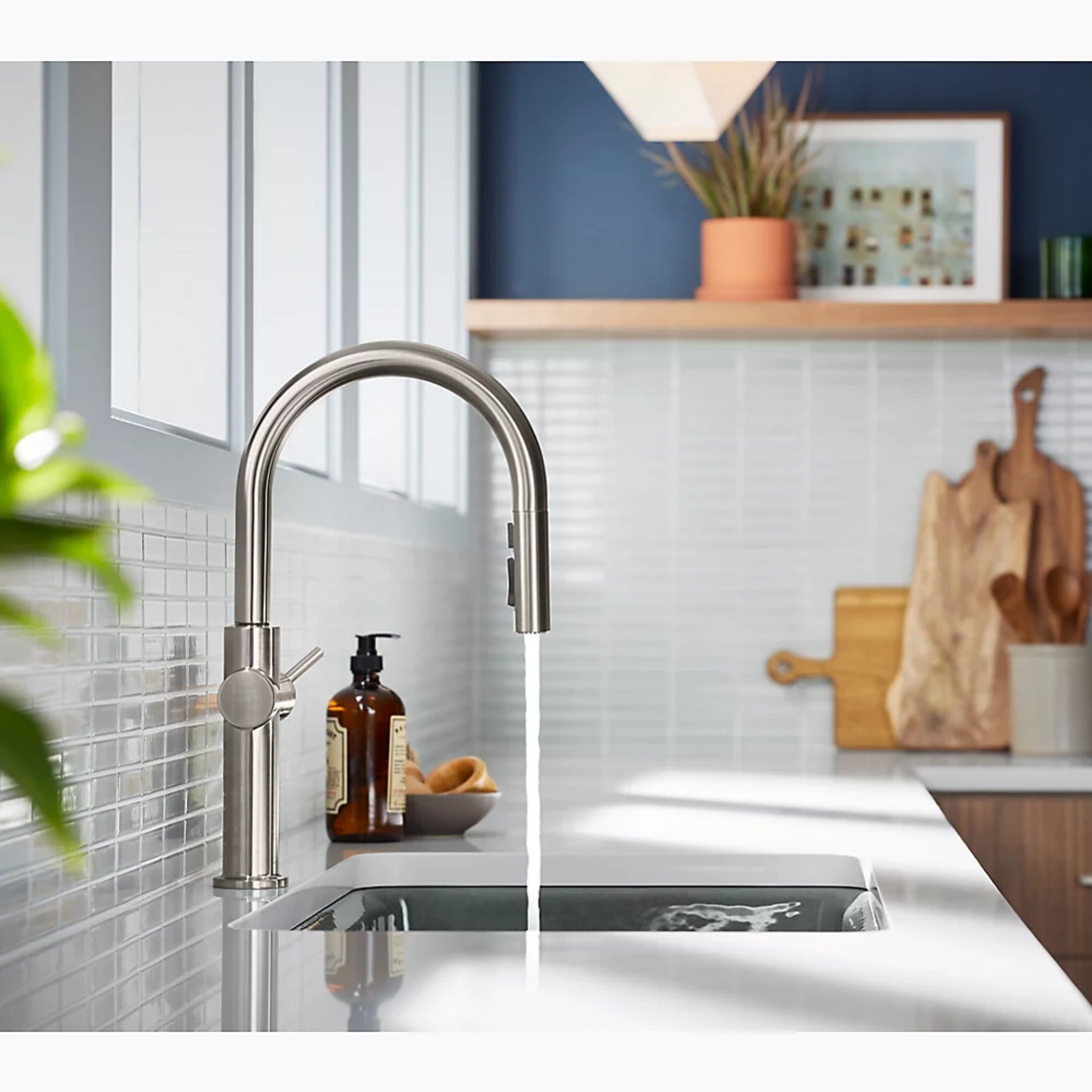 ヘラウキ CRUE® PULL-DOWN SINGLE-HANDLE KITCHEN SINK FAUCET | robinsonco.ca