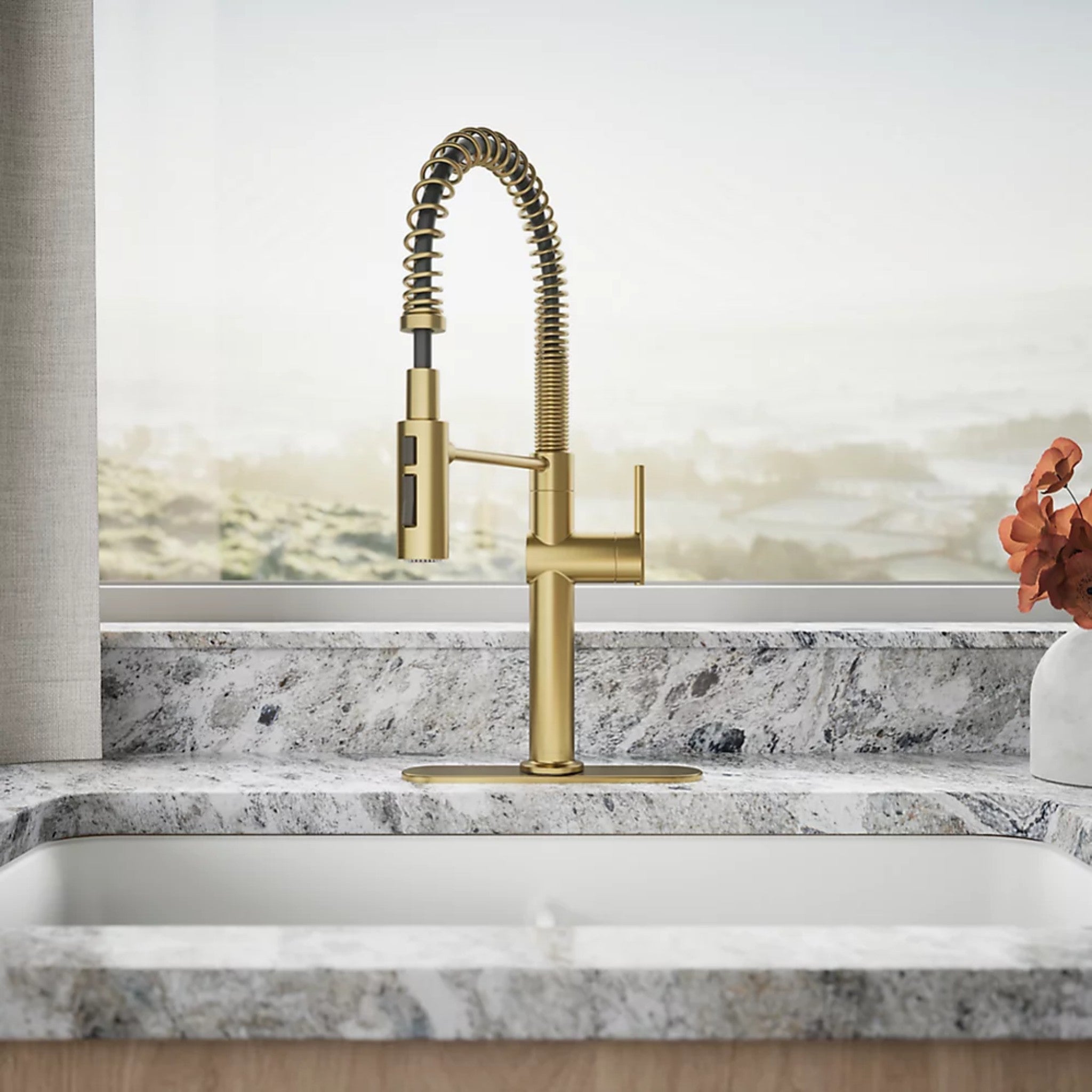 CRUE SEMI-PROFESSIONAL KITCHEN SINK FAUCET WITH THREE-FUNCTION SPRAYHEAD - robinsonco.ca