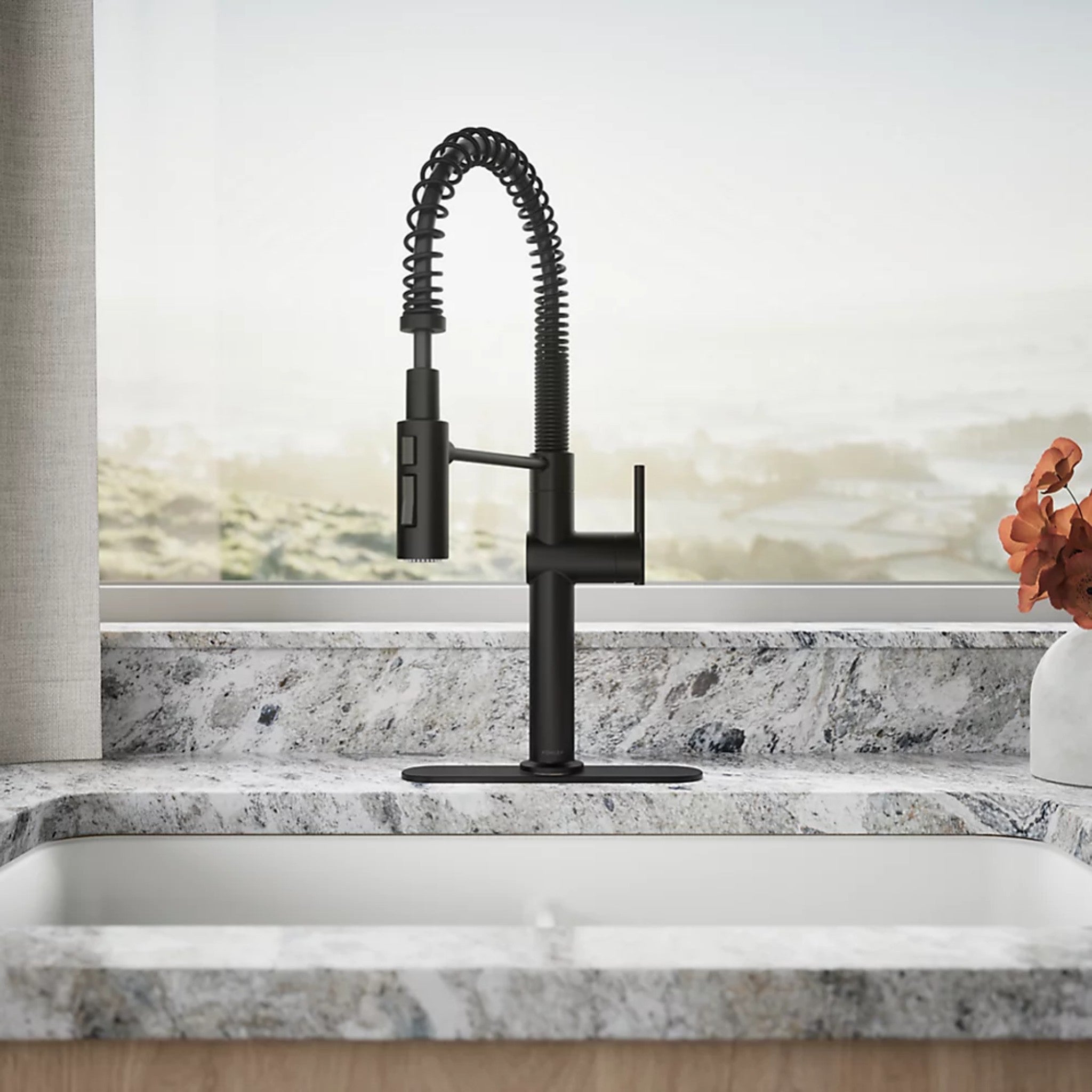 CRUE SEMI-PROFESSIONAL KITCHEN SINK FAUCET WITH THREE-FUNCTION SPRAYHEAD - robinsonco.ca
