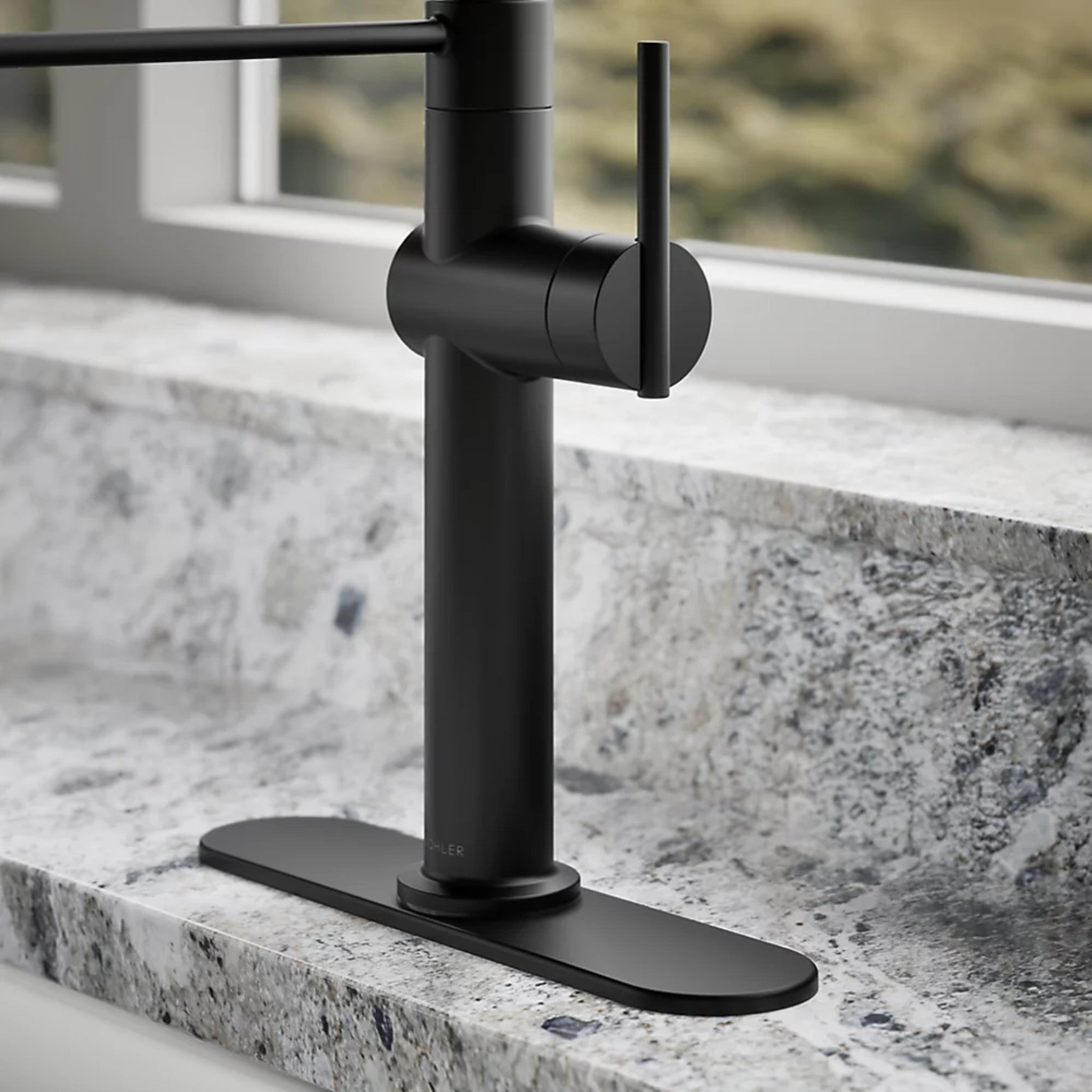 CRUE SEMI-PROFESSIONAL KITCHEN SINK FAUCET WITH THREE-FUNCTION SPRAYHEAD - robinsonco.ca