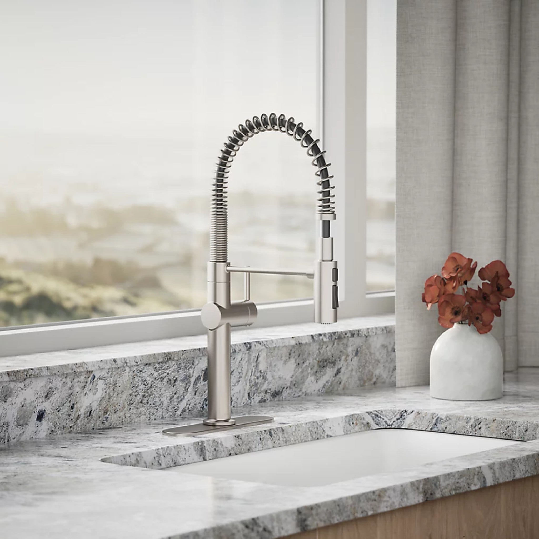CRUE SEMI-PROFESSIONAL KITCHEN SINK FAUCET WITH THREE-FUNCTION SPRAYHEAD - robinsonco.ca