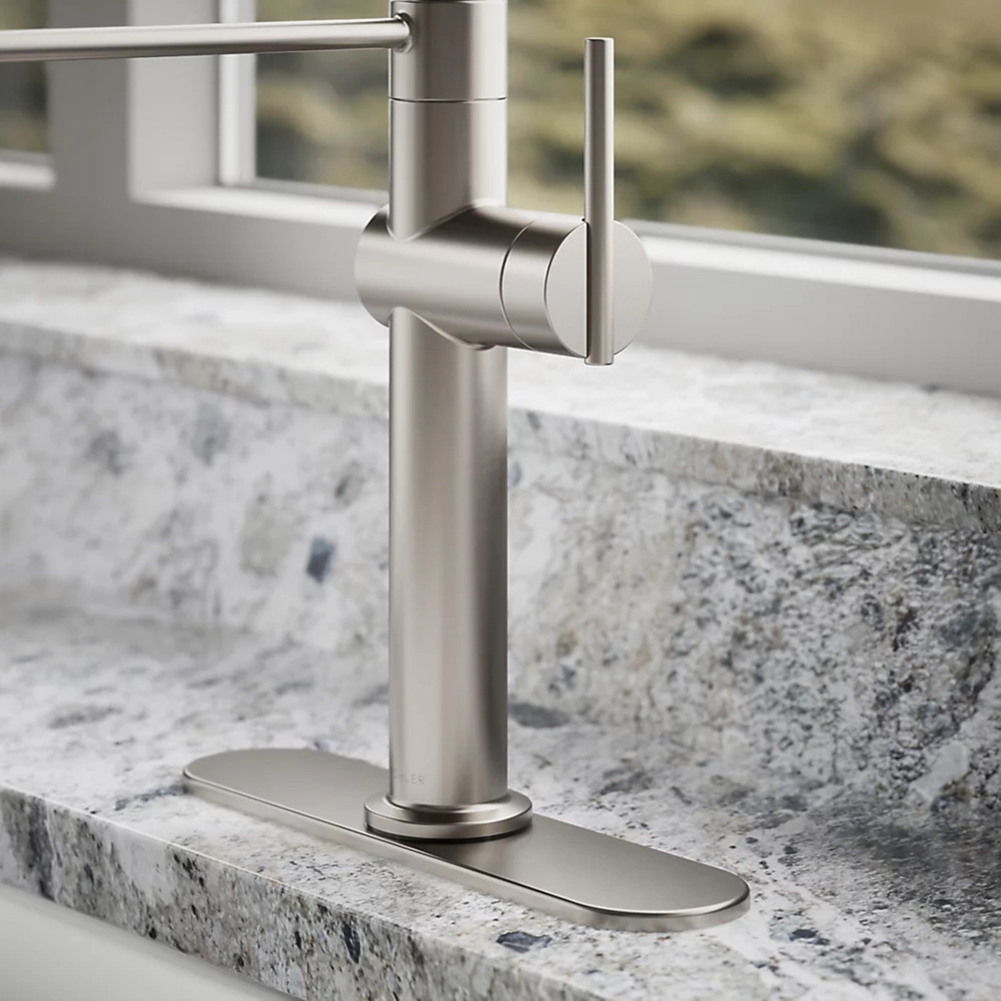 CRUE SEMI-PROFESSIONAL KITCHEN SINK FAUCET WITH THREE-FUNCTION SPRAYHEAD - robinsonco.ca