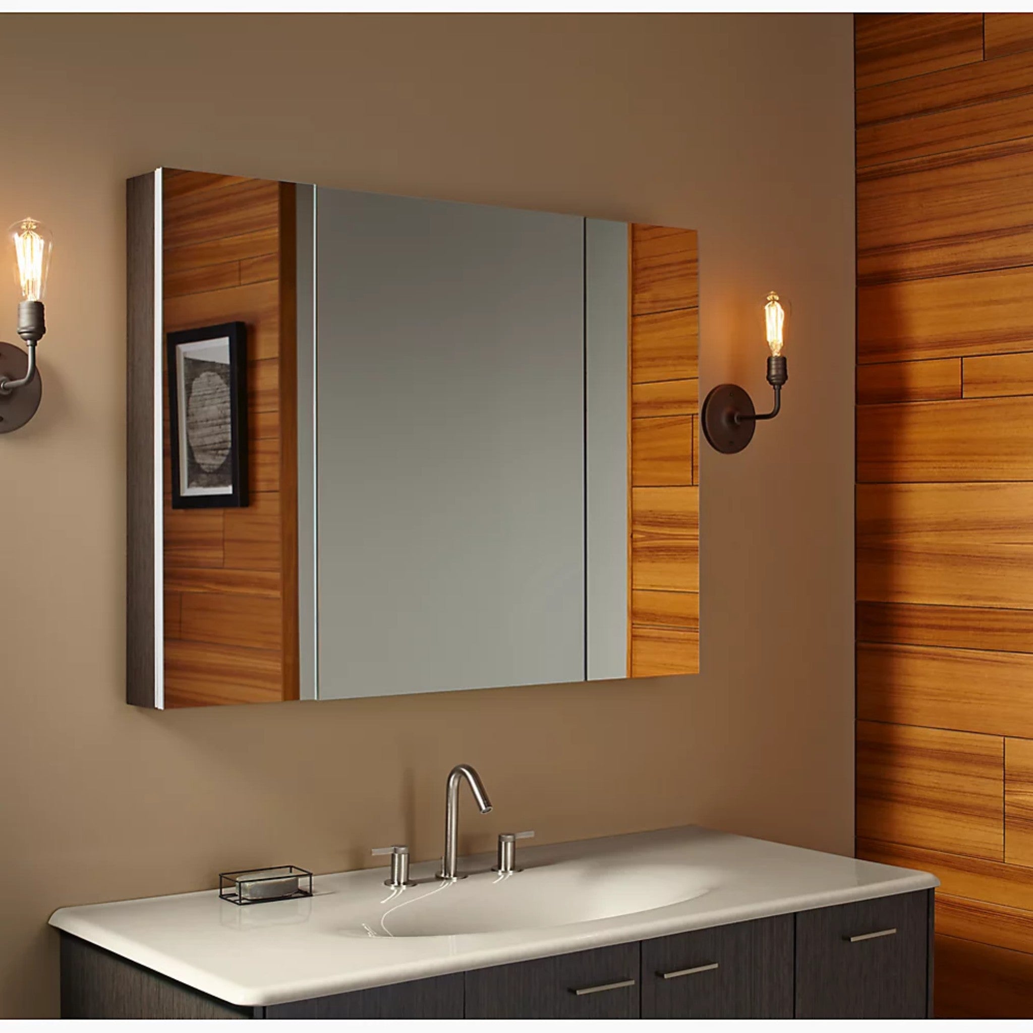VERDERA 40 X 30 INCHES SLOW-CLOSE THREE-DOOR MIRRORED MEDICINE CABINET - robinsonco.ca