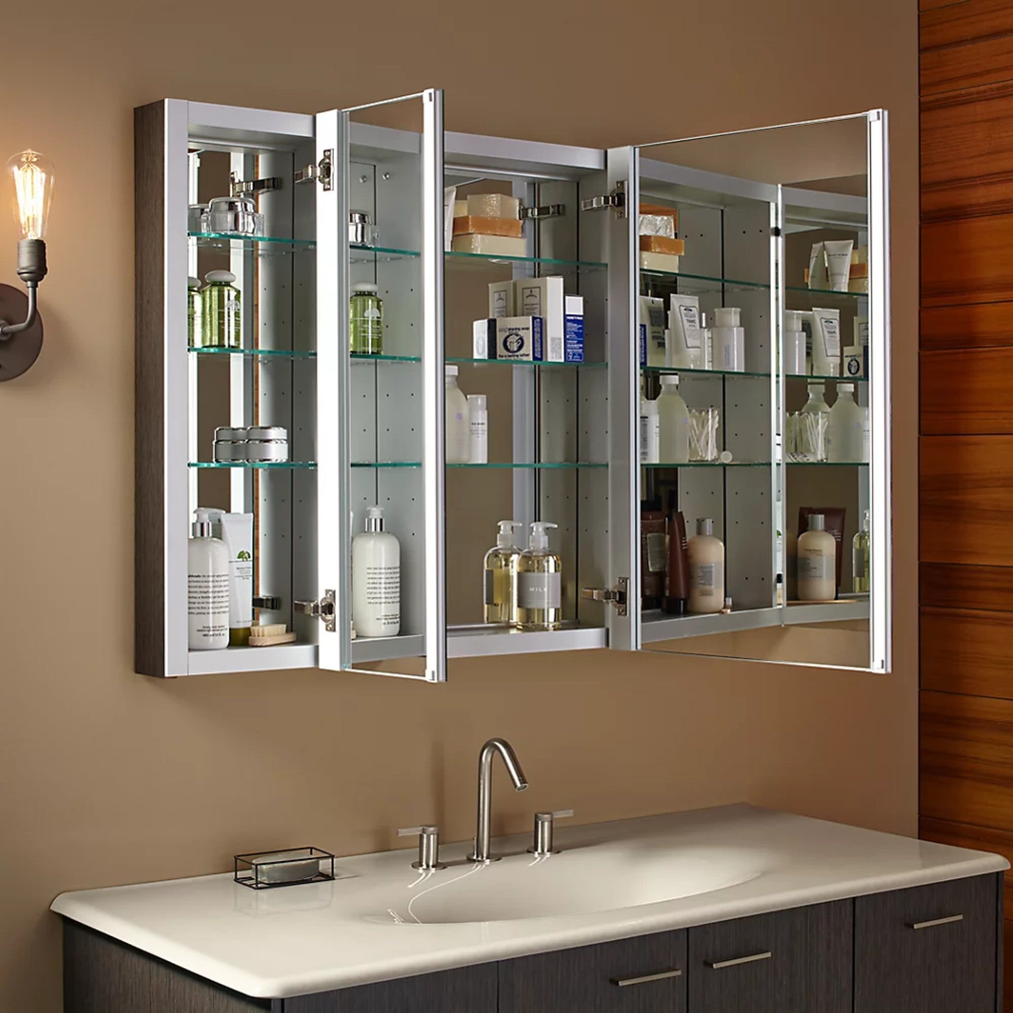 VERDERA 40 X 30 INCHES SLOW-CLOSE THREE-DOOR MIRRORED MEDICINE CABINET - robinsonco.ca