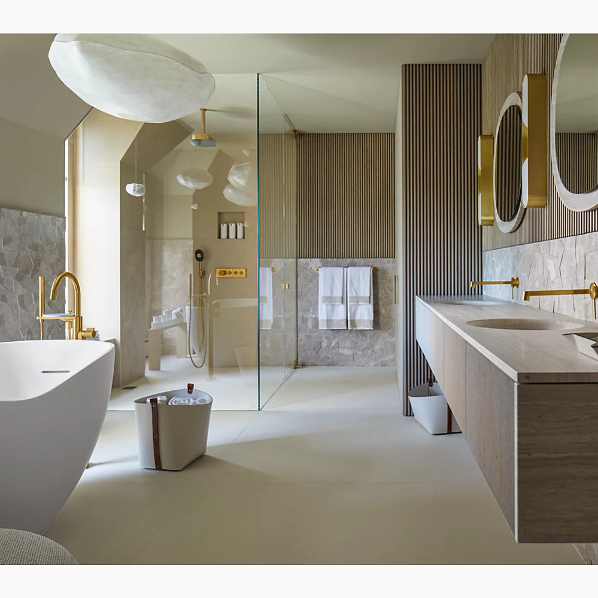 COMPONENTS FLOOR MOUNT BATH FILLER TRIM WITH LEVER HANDLES AND HANDSHOWER - robinsonco.ca