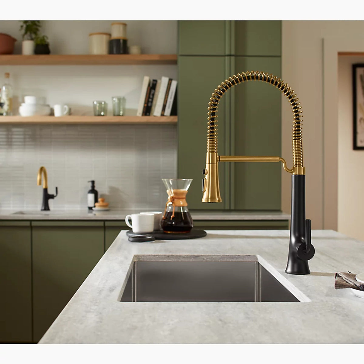 TONE SEMI-PROFESSIONAL PULL-DOWN KITCHEN SINK FAUCET WITH THREE-FUNCTION SPRAYHEAD - robinsonco.ca