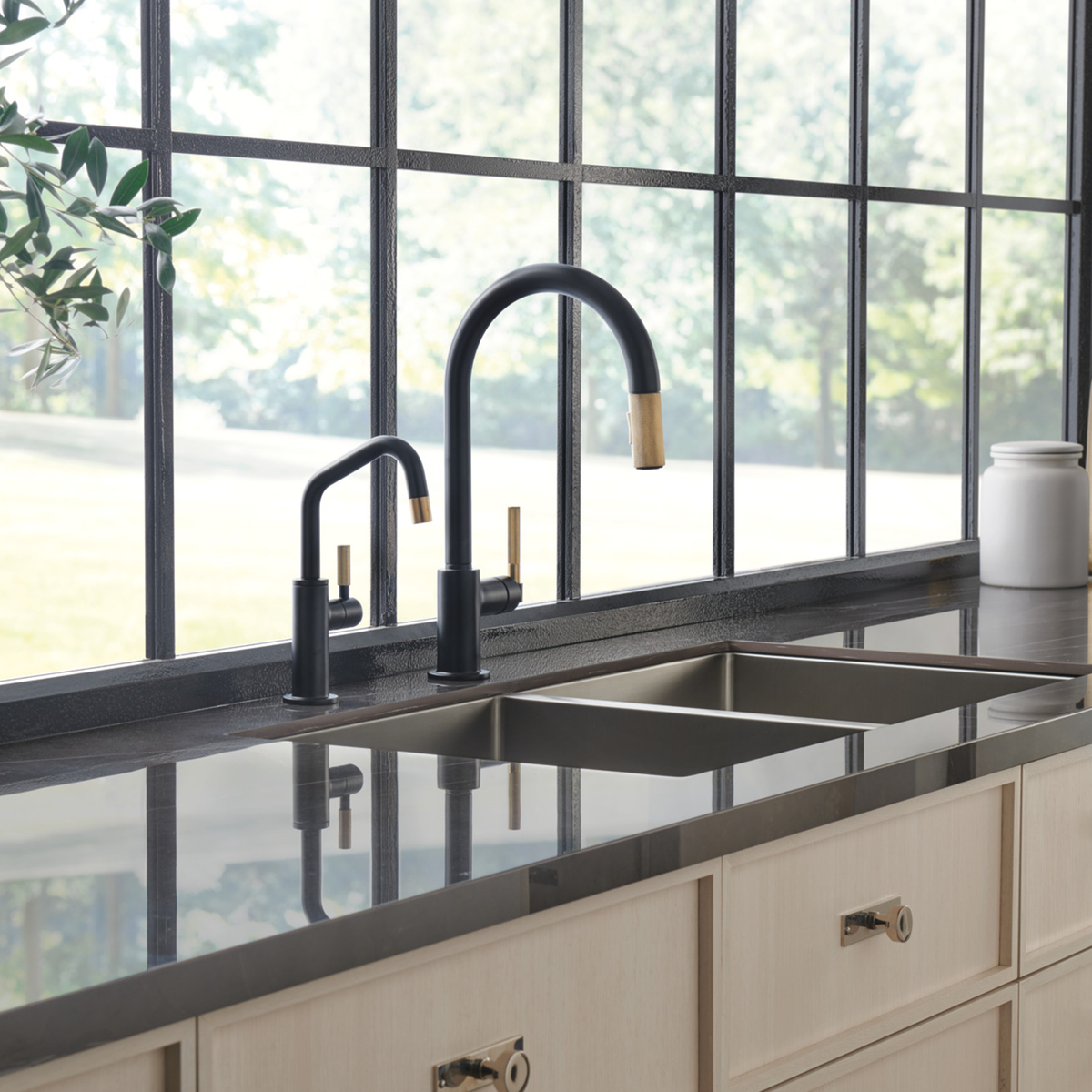 LITZE® PULL-DOWN FAUCET WITH ARC SPOUT AND KNURLED HANDLE - robinsonco.ca