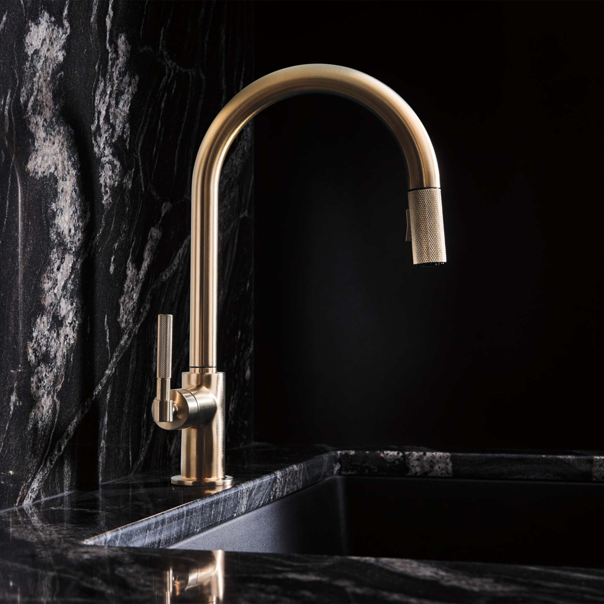 LITZE® PULL-DOWN FAUCET WITH ARC SPOUT AND KNURLED HANDLE - robinsonco.ca