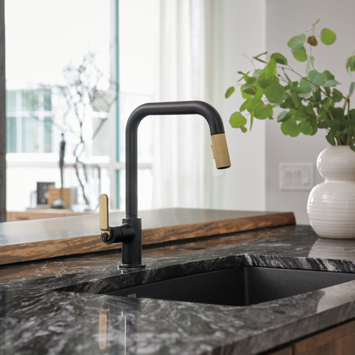 LITZE® PULL-DOWN FAUCET WITH SQUARE SPOUT AND INDUSTRIAL HANDLE