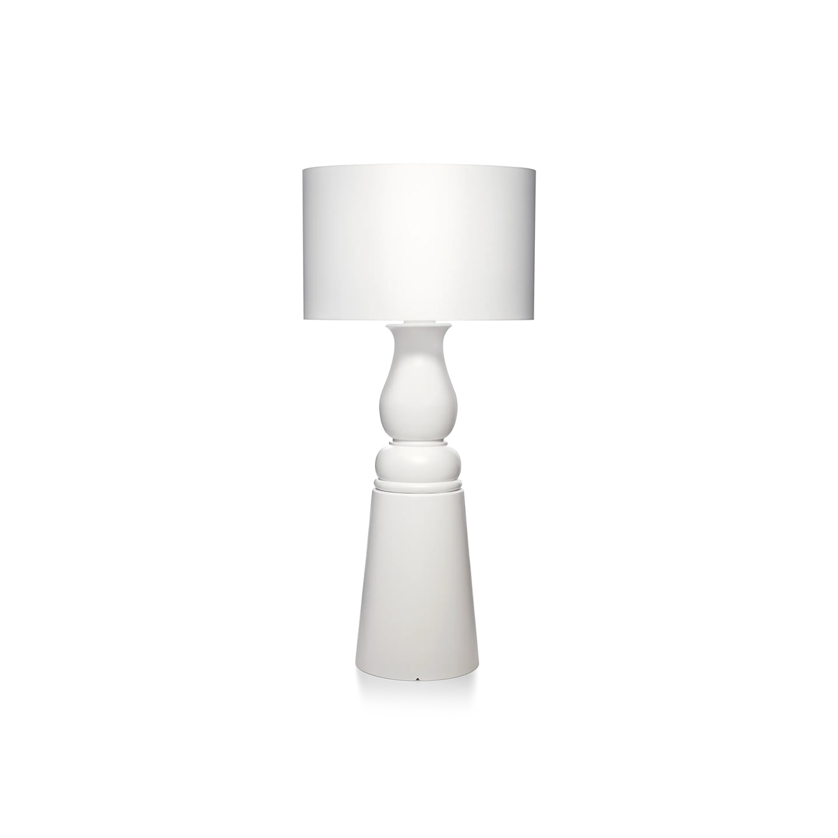 White Farooo floor lamp in small size with a cylindrical base and round shade.