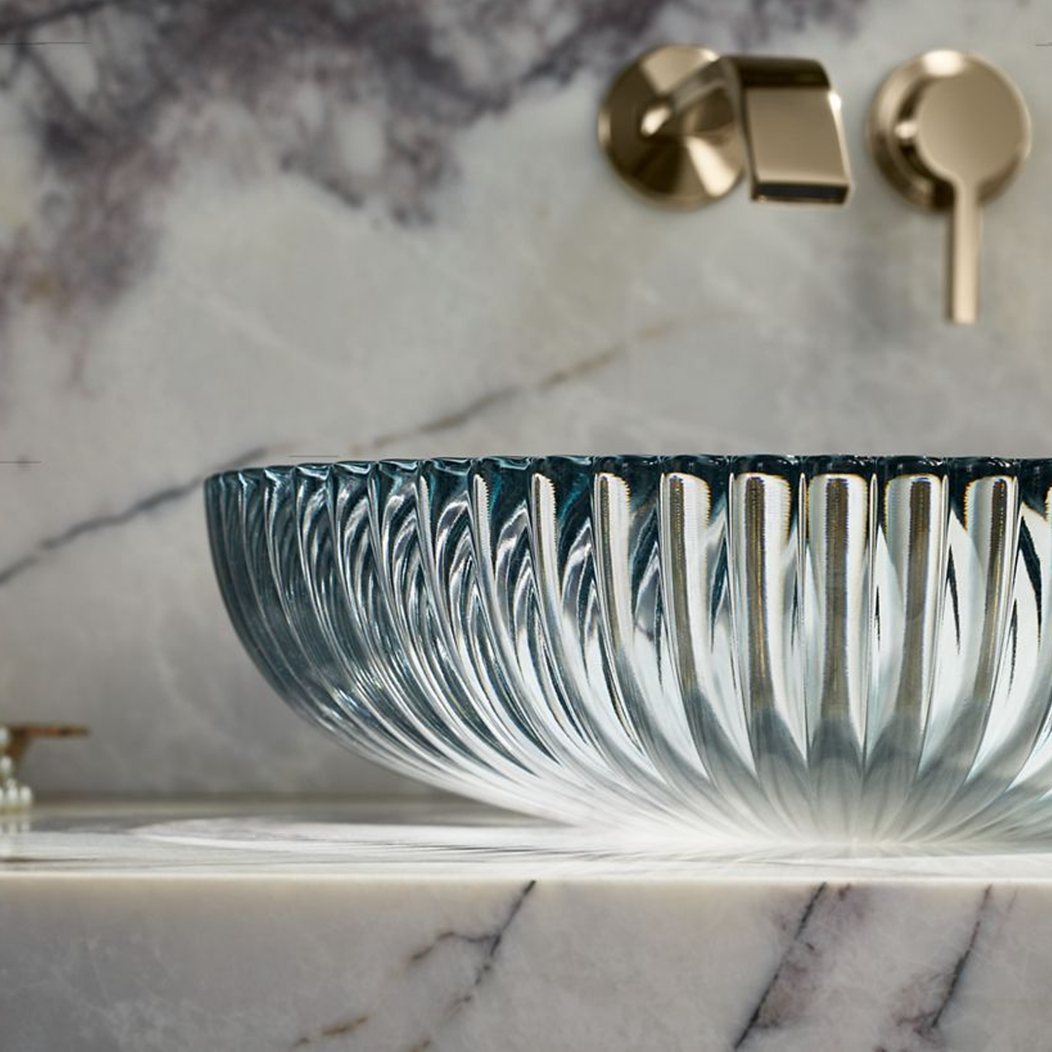 SALUTE 15-INCH ROUND VESSEL BATHROOM SINK - robinsonco.ca