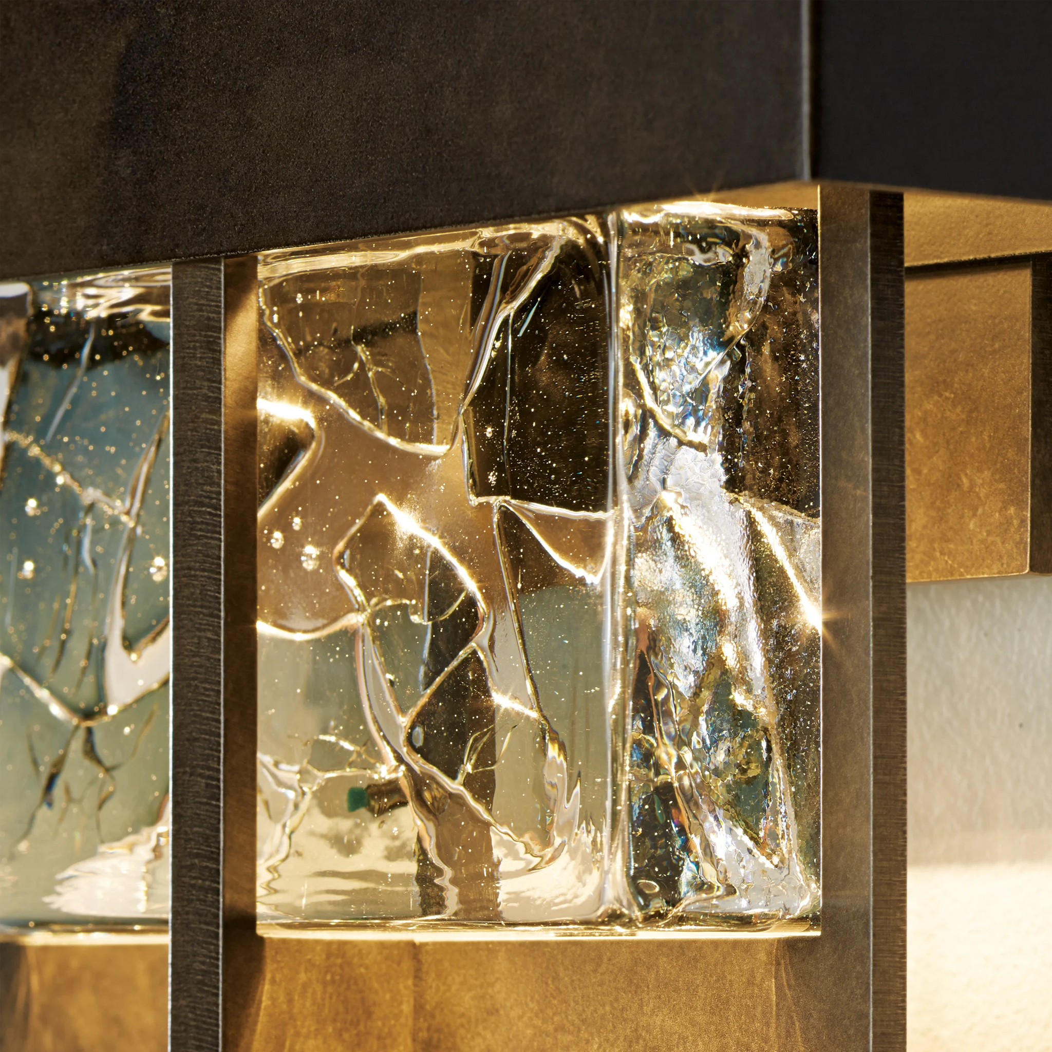 SHARD LARGE LED OUTDOOR SCONCE - robinsonco.ca