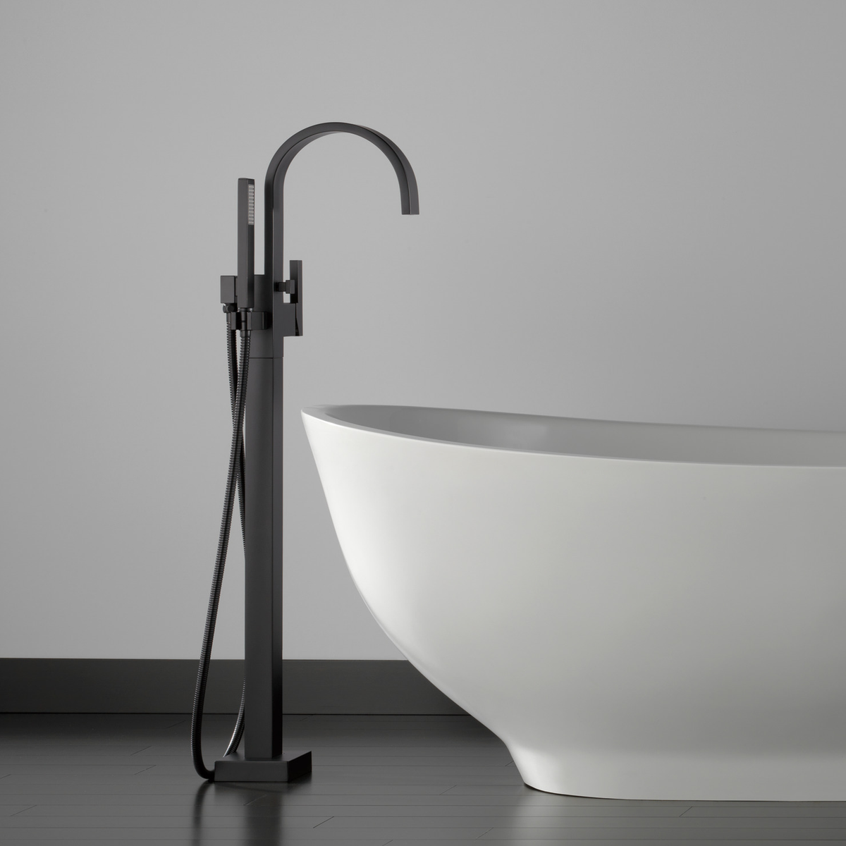 SIDERNA SINGLE-HANDLE FREESTANDING TUB FILLER - robinsonco.ca