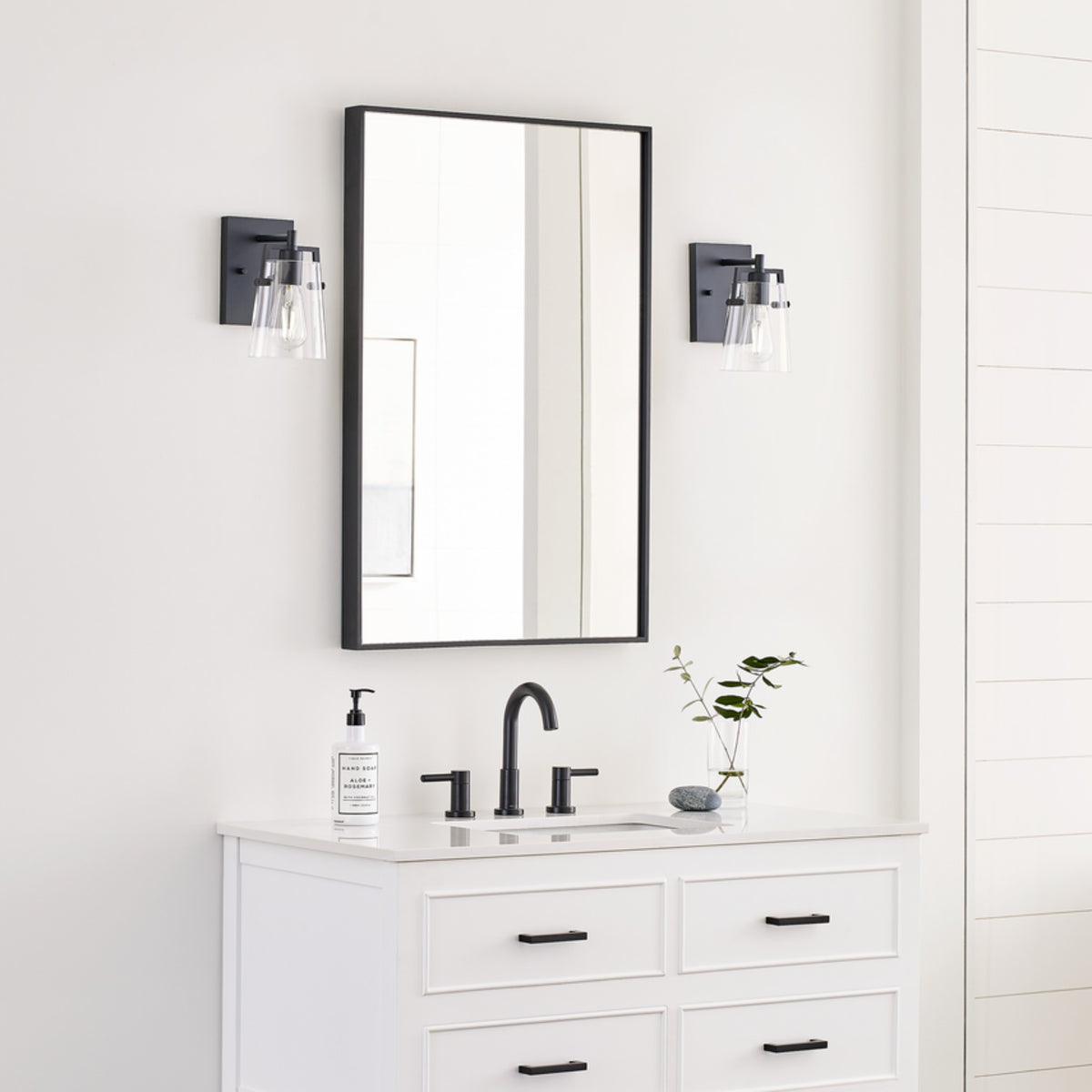 CROFTON VANITY LIGHT (MULTIPLE SIZES) - robinsonco.ca