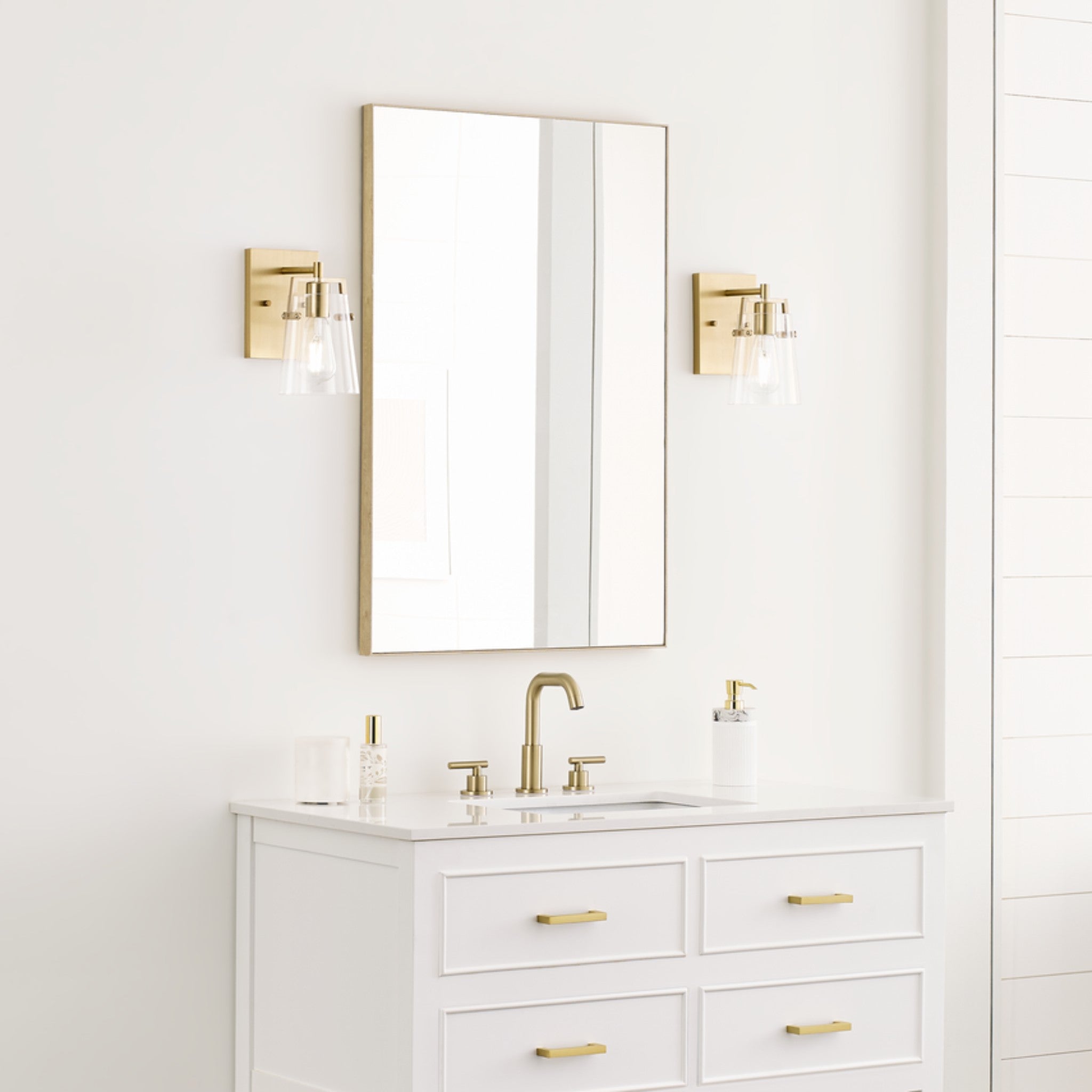 CROFTON VANITY LIGHT (MULTIPLE SIZES) - robinsonco.ca