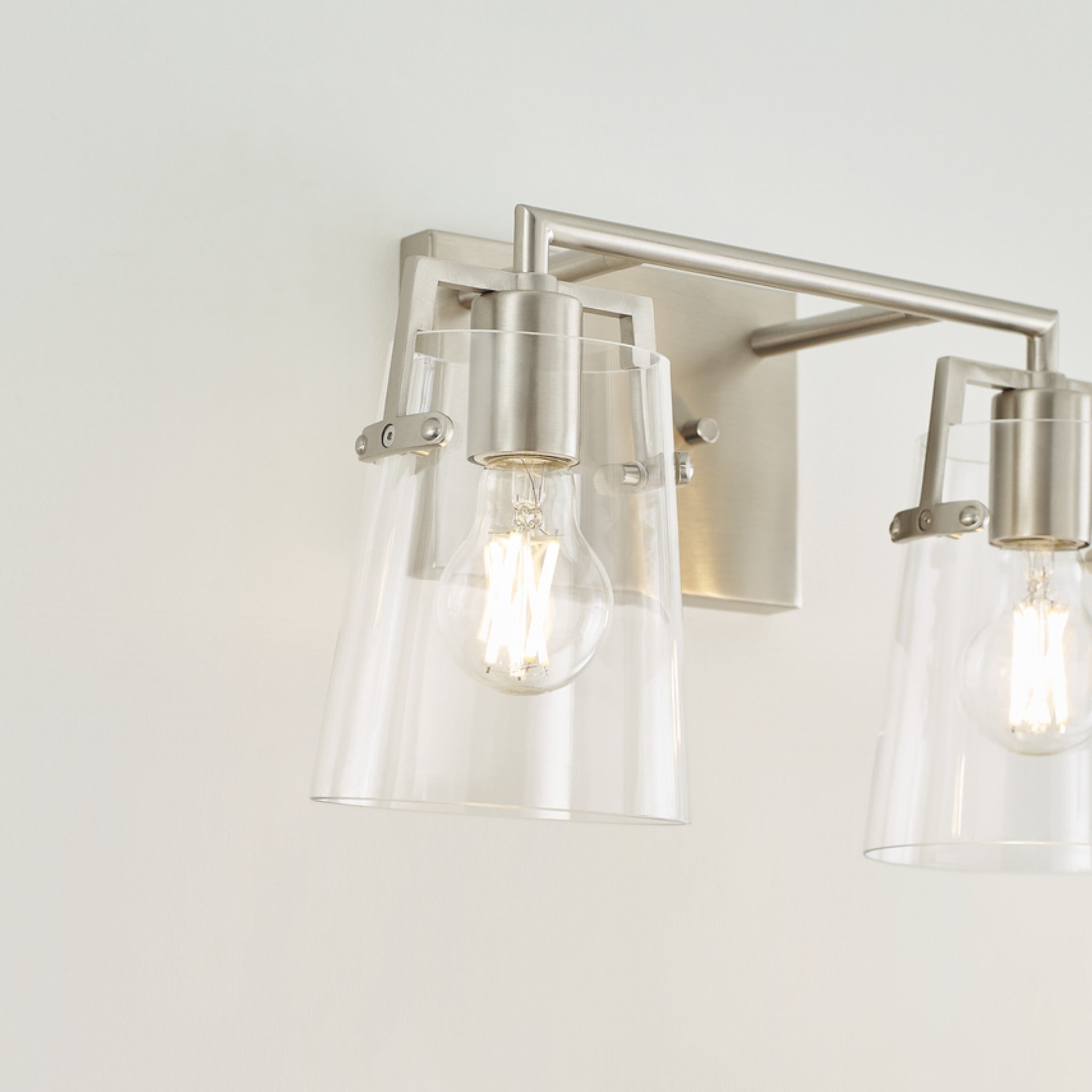 CROFTON VANITY LIGHT (MULTIPLE SIZES) - robinsonco.ca