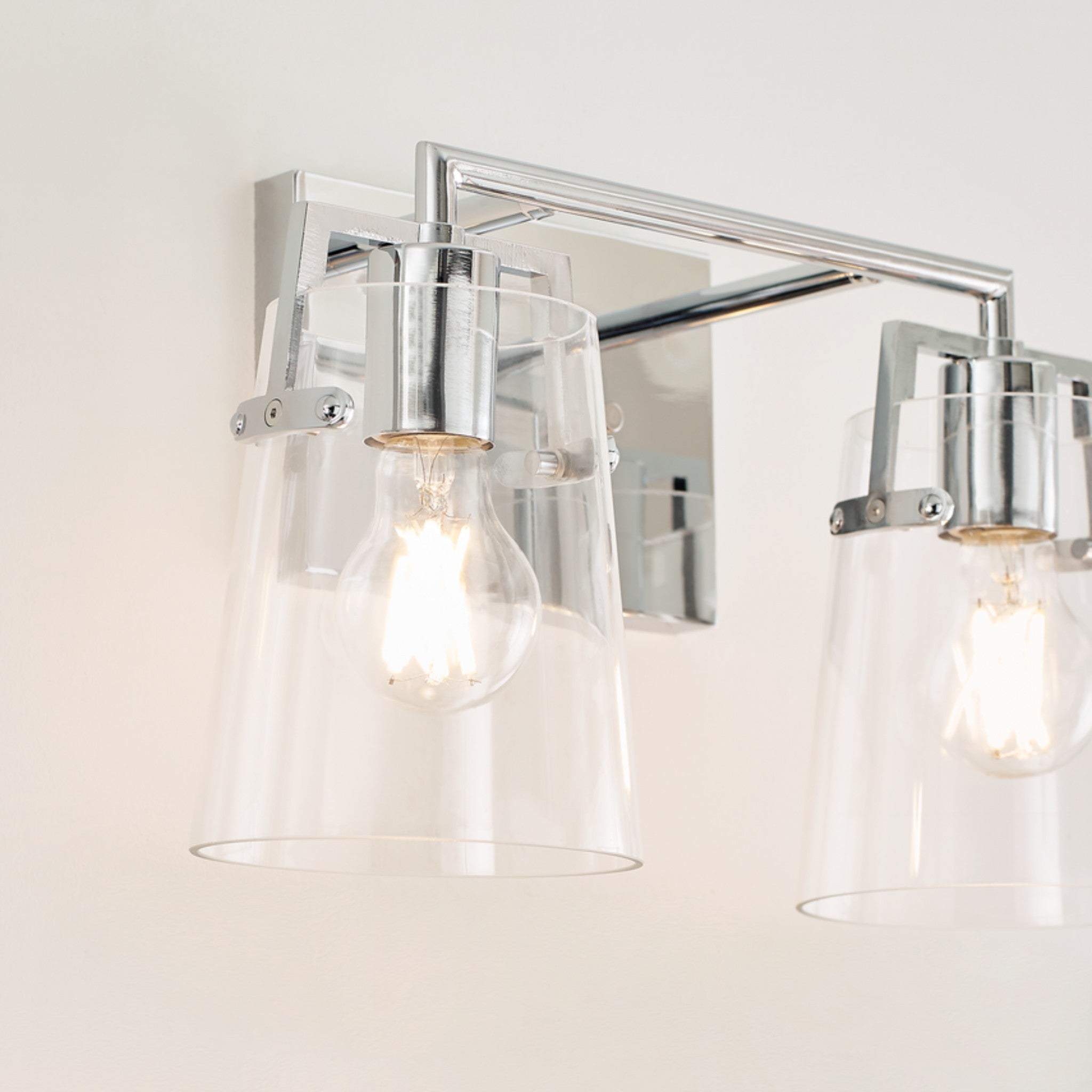 CROFTON VANITY LIGHT (MULTIPLE SIZES) - robinsonco.ca
