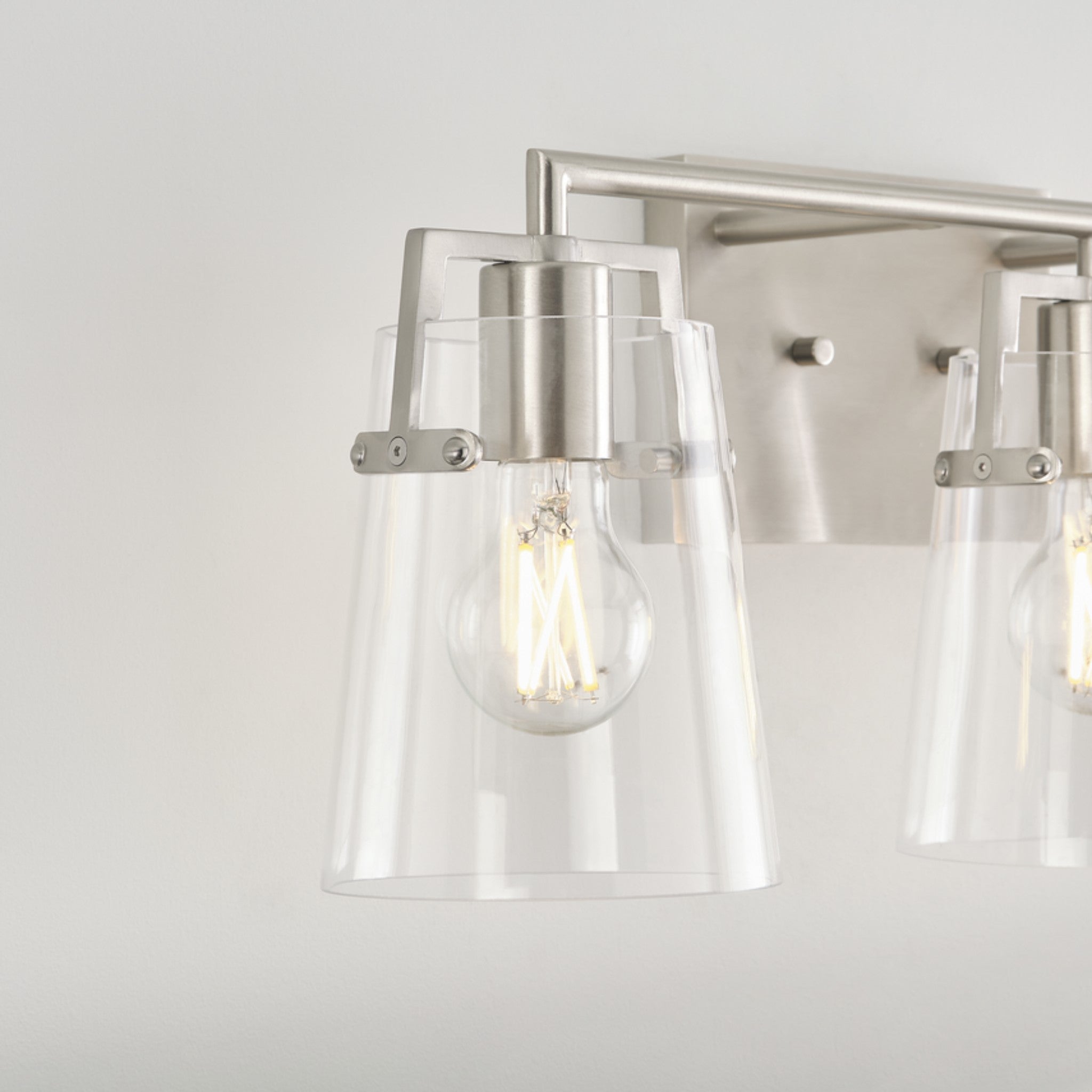 CROFTON VANITY LIGHT (MULTIPLE SIZES) - robinsonco.ca