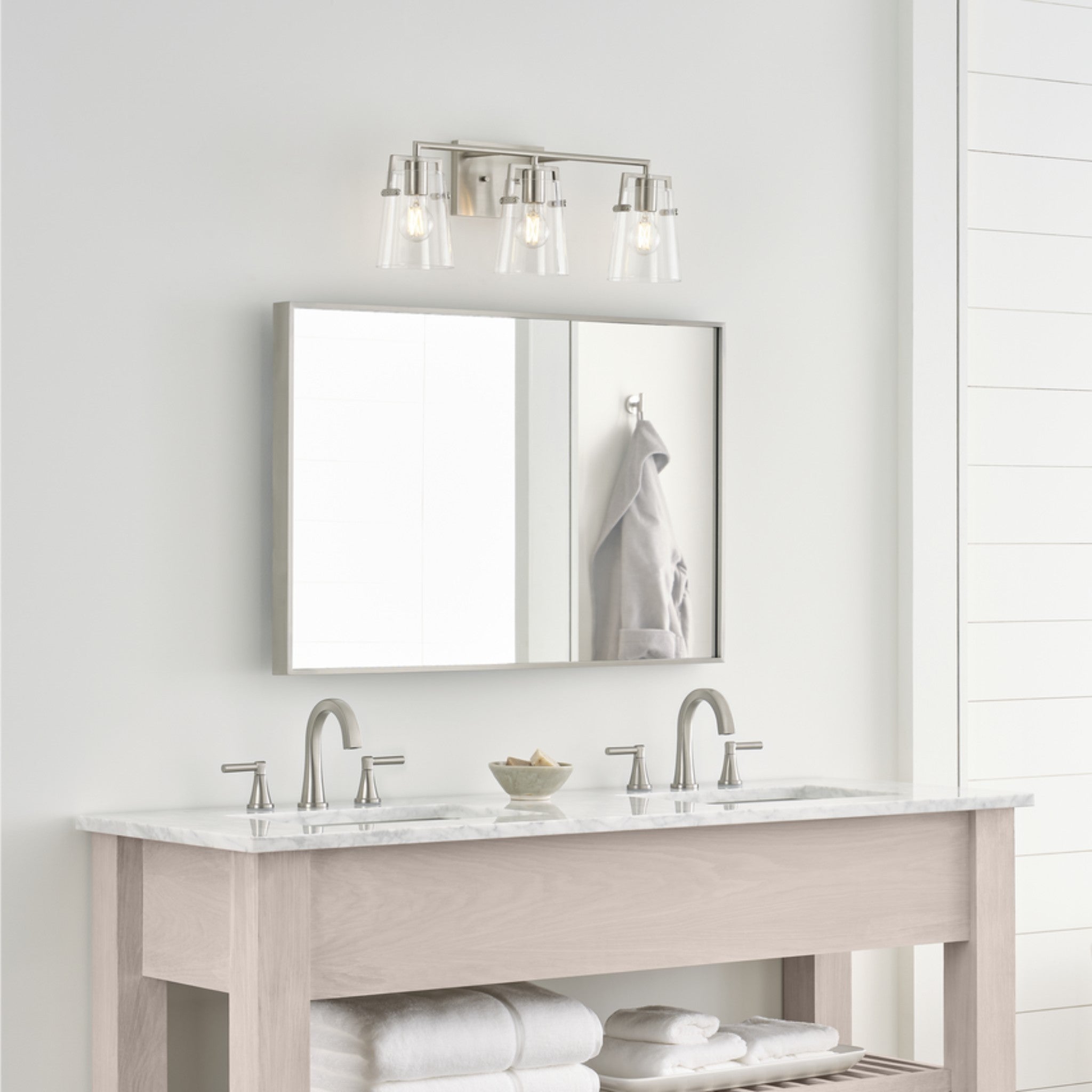 CROFTON VANITY LIGHT (MULTIPLE SIZES) - robinsonco.ca