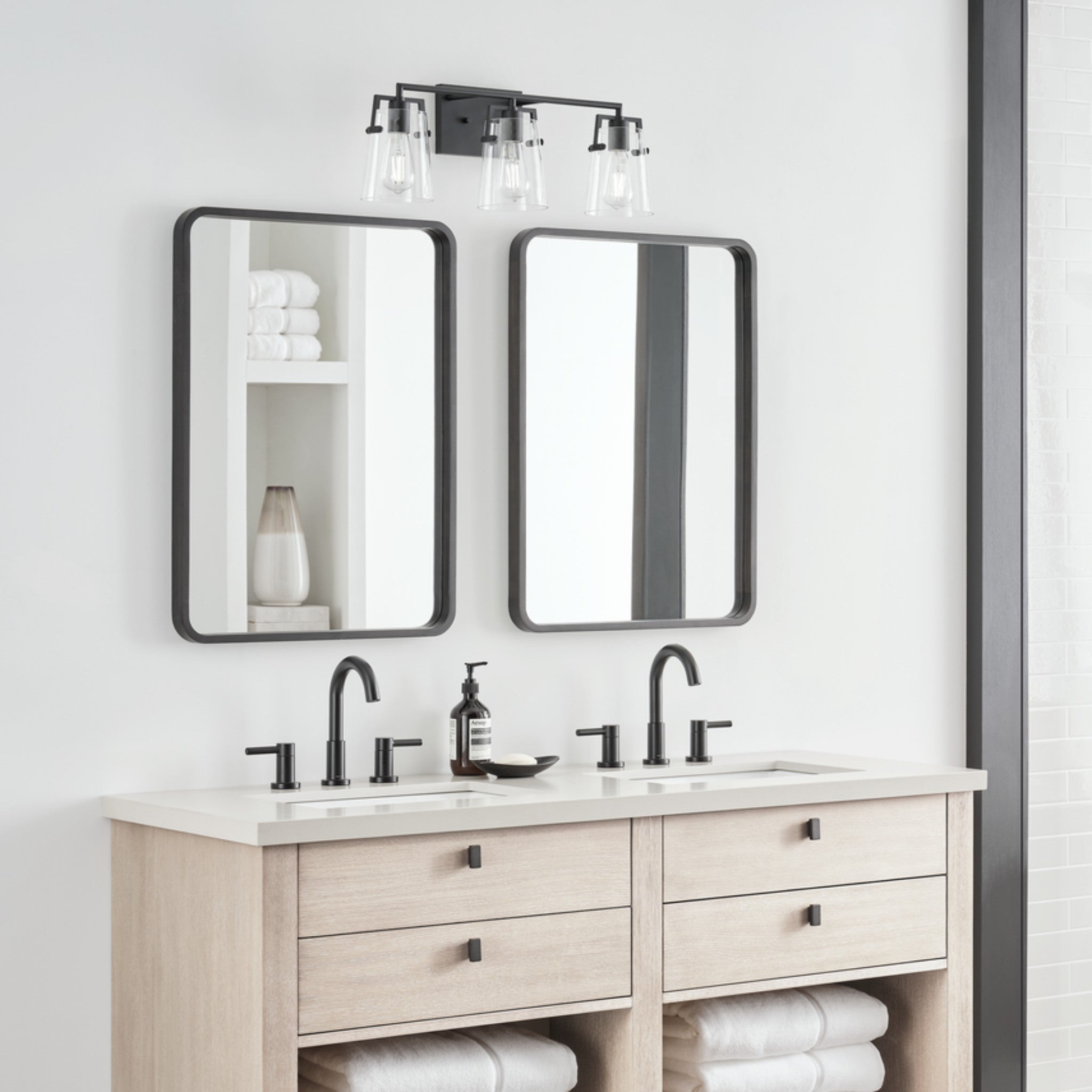 CROFTON VANITY LIGHT (MULTIPLE SIZES) - robinsonco.ca
