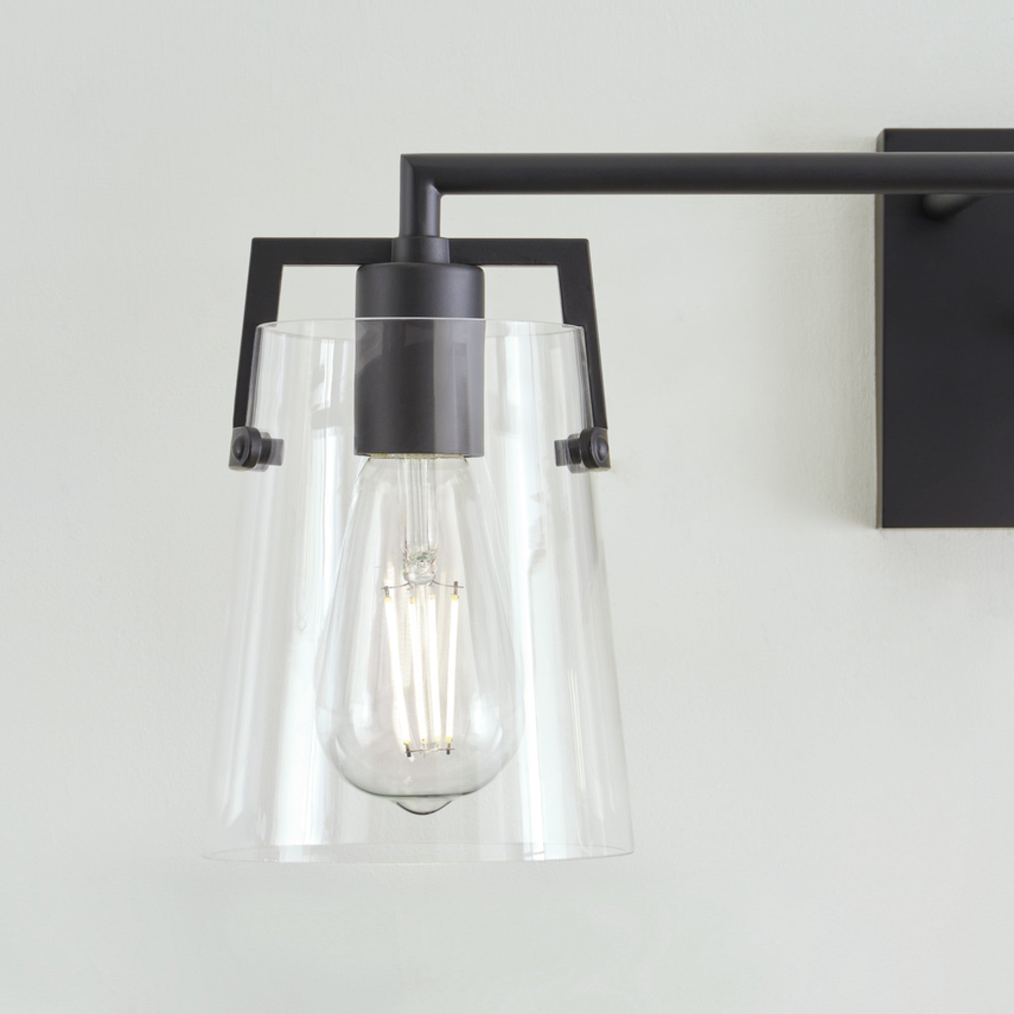 CROFTON VANITY LIGHT (MULTIPLE SIZES) - robinsonco.ca