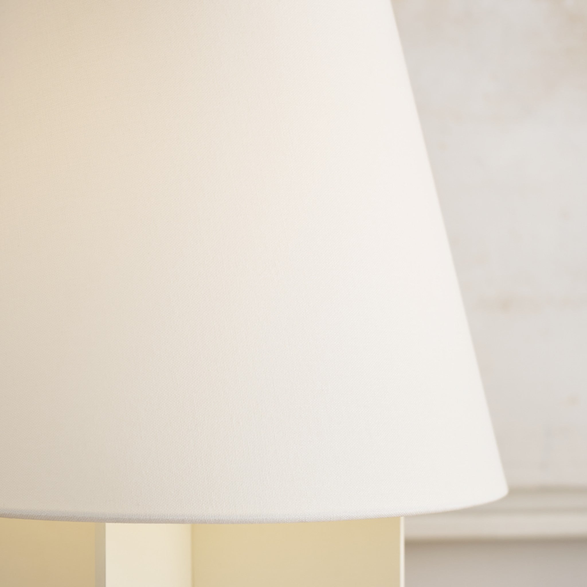 BLOCCO TABLE LAMP (MULTIPLE SIZES) - robinsonco.ca