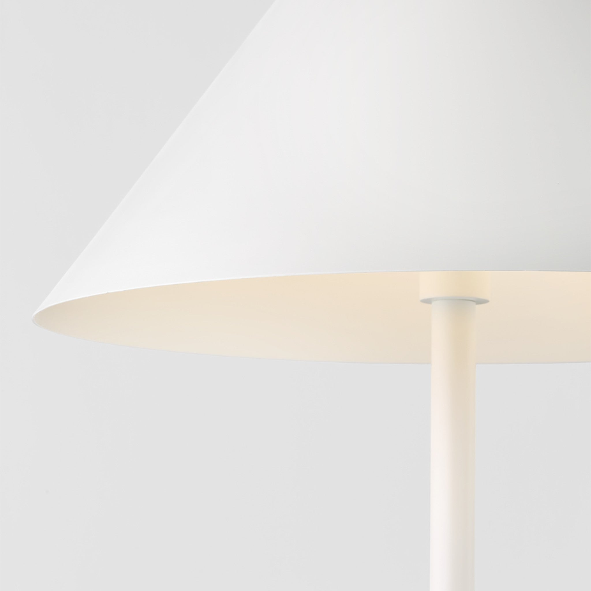 CONTRA FLOOR LAMP - robinsonco.ca