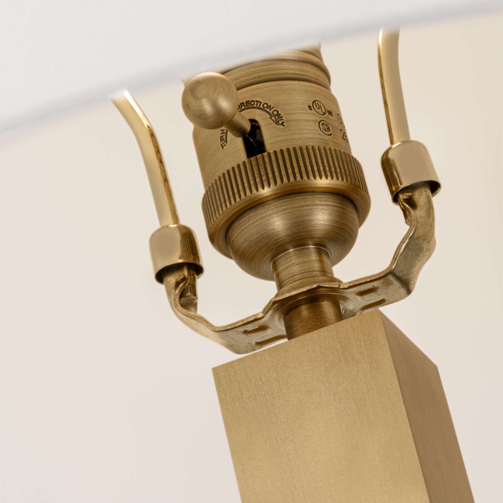 GRAYSON FLOOR LAMP - robinsonco.ca