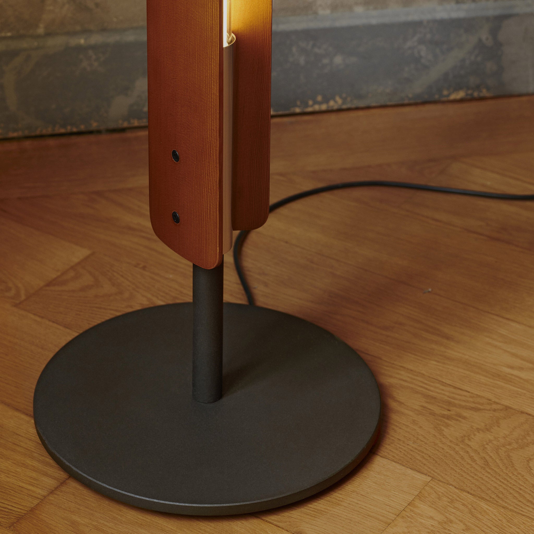 detail shot of Flos Seki-Han floor lamp by Tobia Scarpa in living room