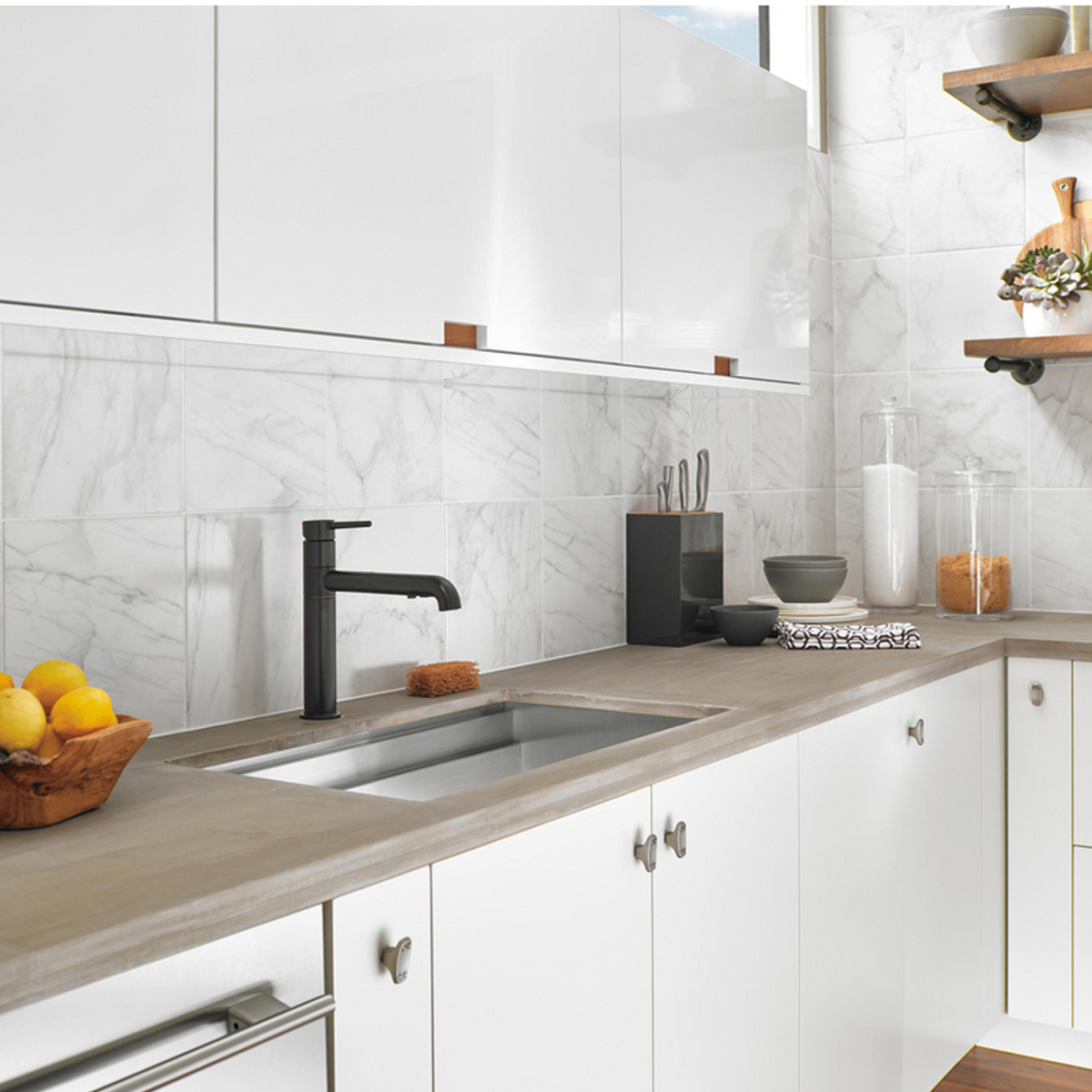 TRINSIC® SINGLE HANDLE PULL-OUT KITCHEN FAUCET - robinsonco.ca