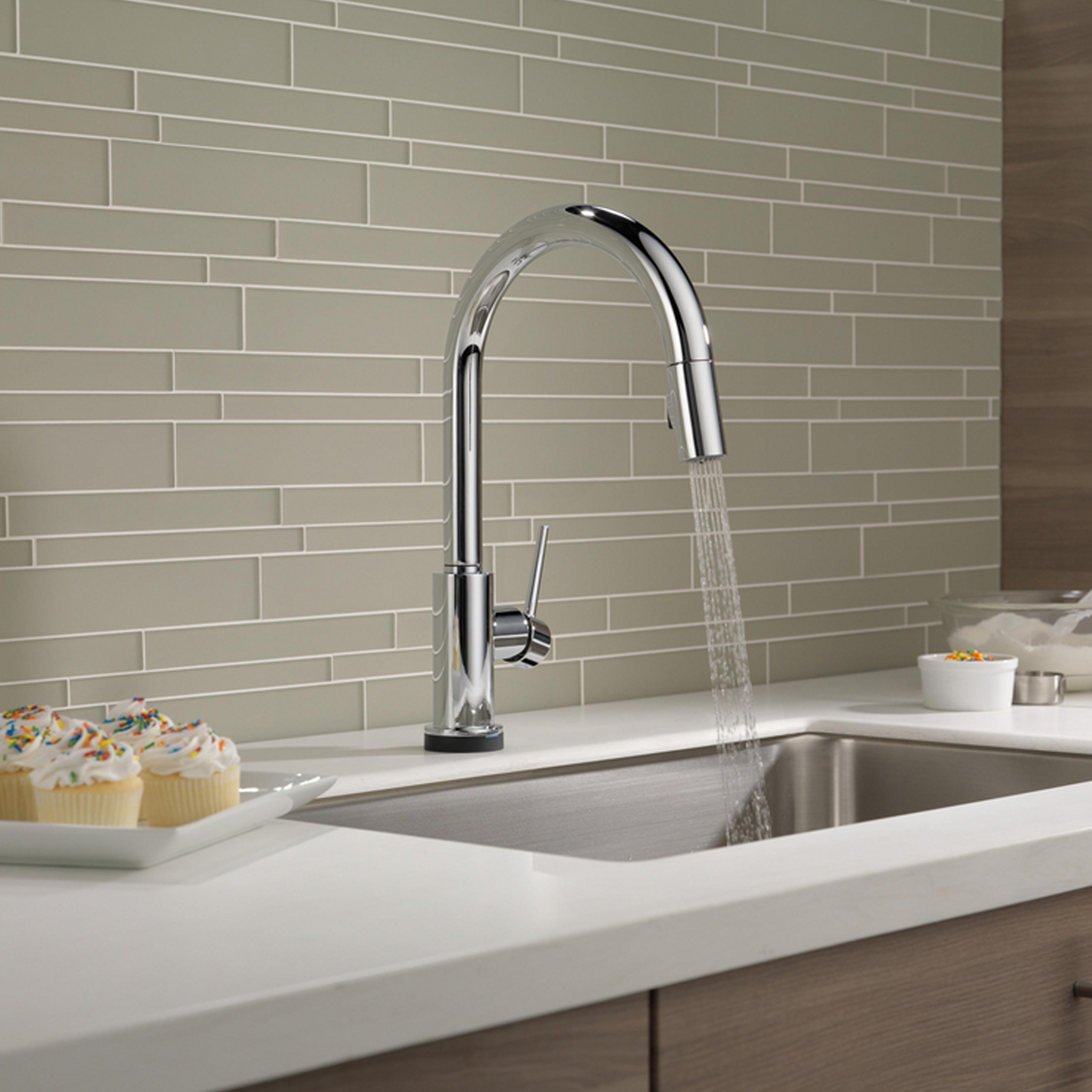 TRINSIC® VOICEIQ SINGLE-HANDLE PULL-DOWN KITCHEN FAUCET TOUCH2O - robinsonco.ca